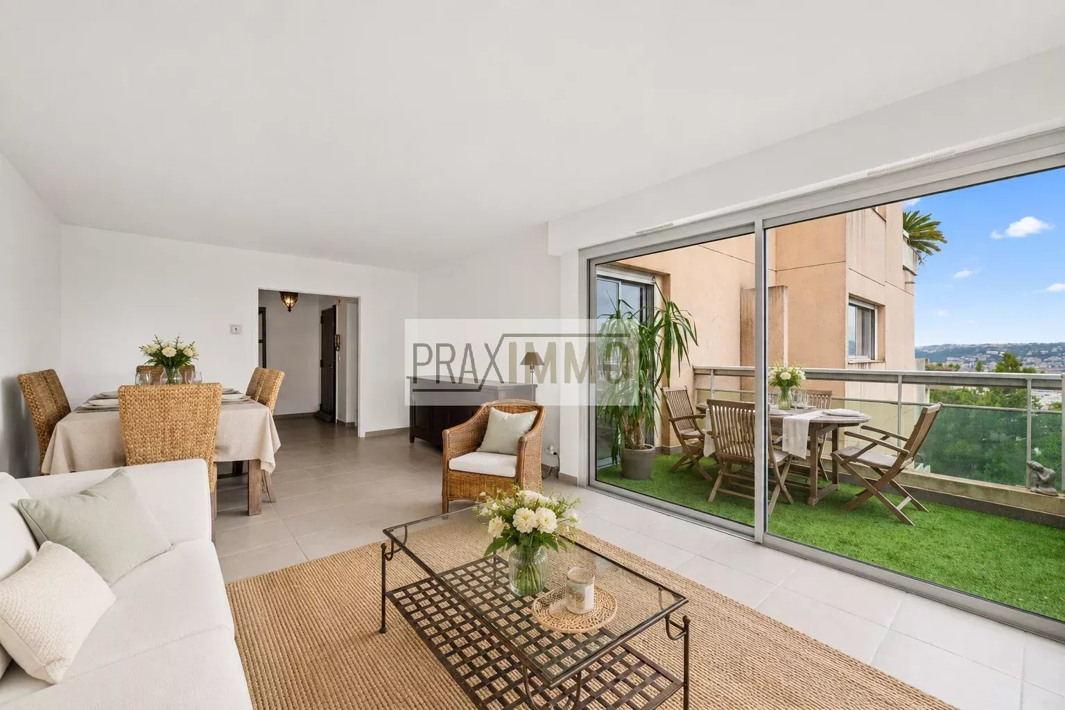 TRES AGREABLE 3 PIECES AVEC TERRASSE , CAVE ET GARAGE