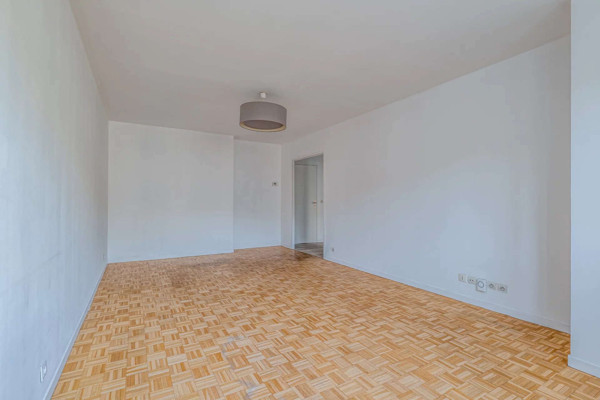 Appartement T3 à Gare de Vaise avec balcon, cave & parking