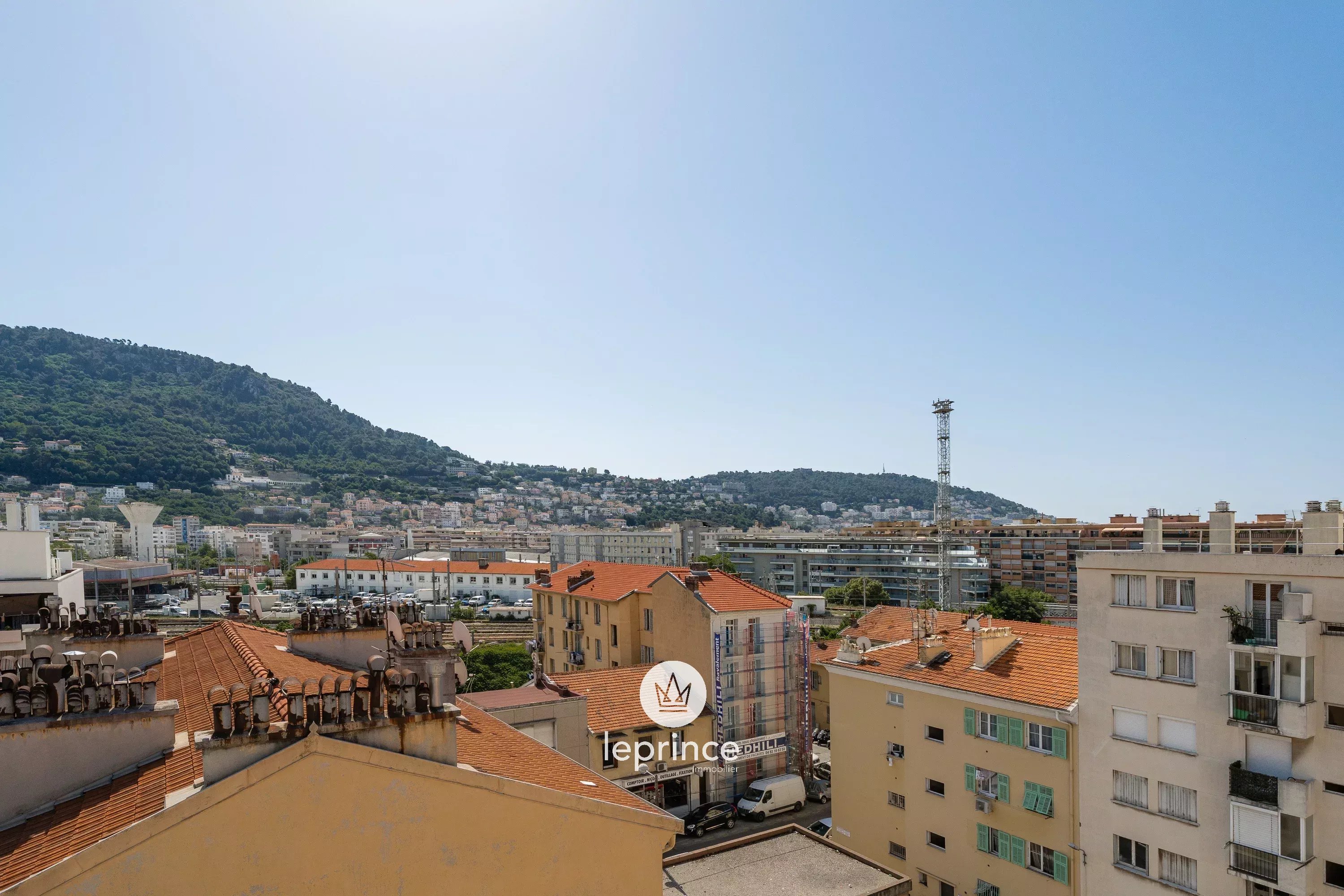 Nice Saint-Roch: 2-Bedroom Apartment – Terrace – Garage & Cellar