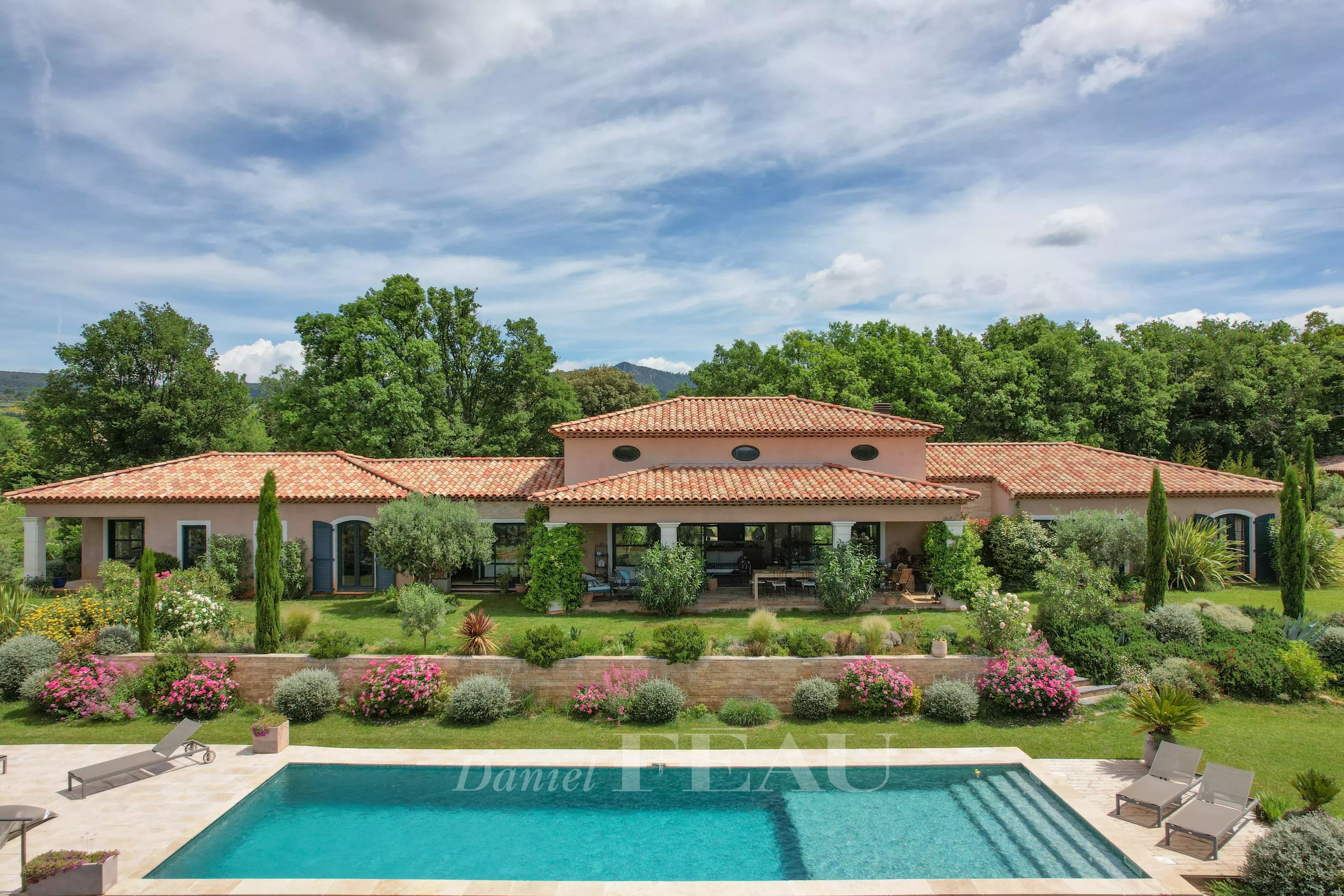 Aups – A peaceful contemporary property