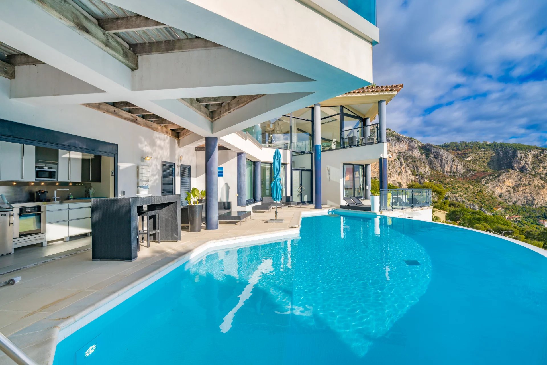 Exceptional Contemporary Villa with Panoramic Sea Views