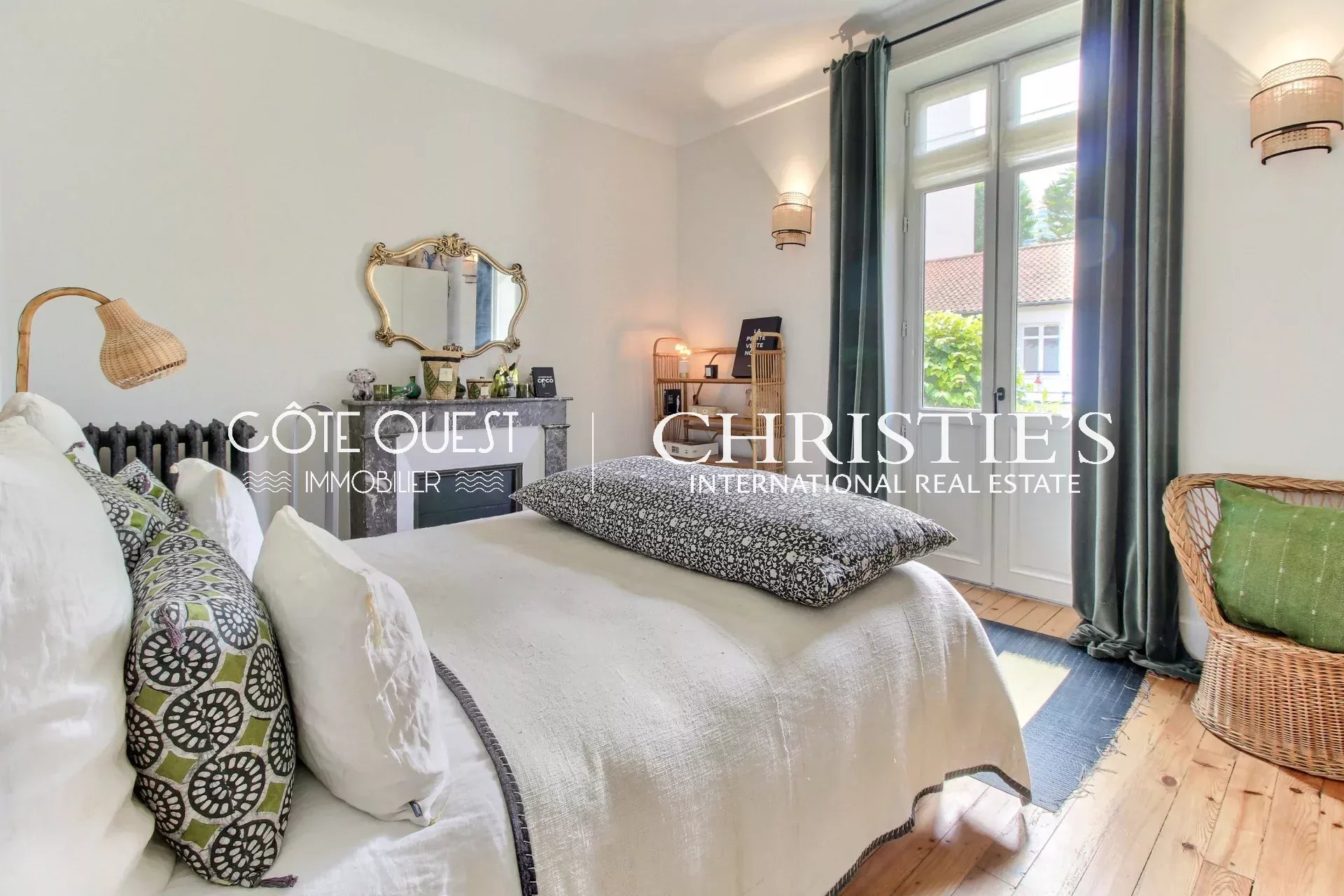 6 Bedroom Villa/Townhouse's Image 12
