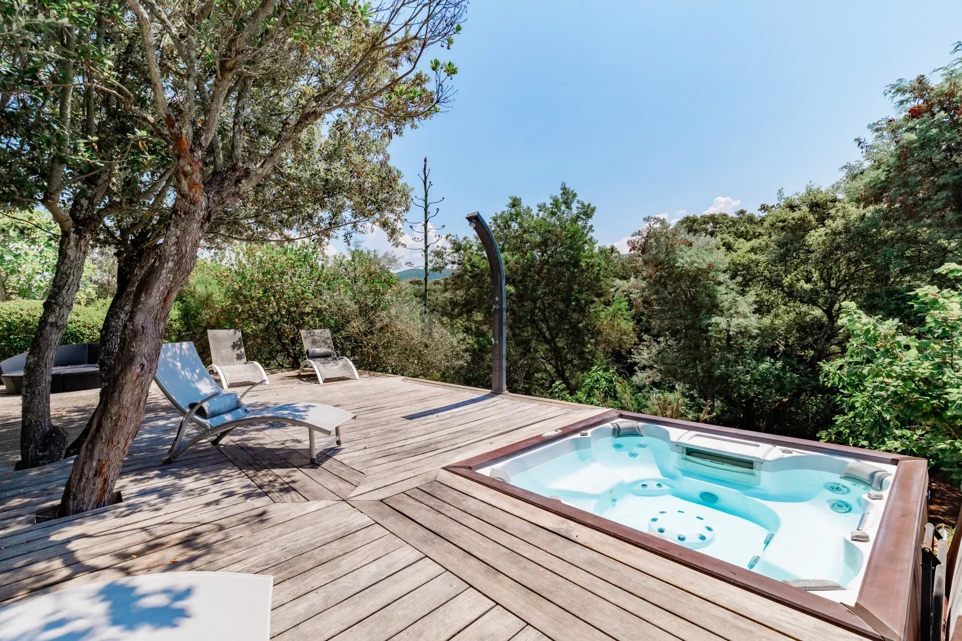 Villa avec Piscine, Logements Indépendants et Jacuzzi