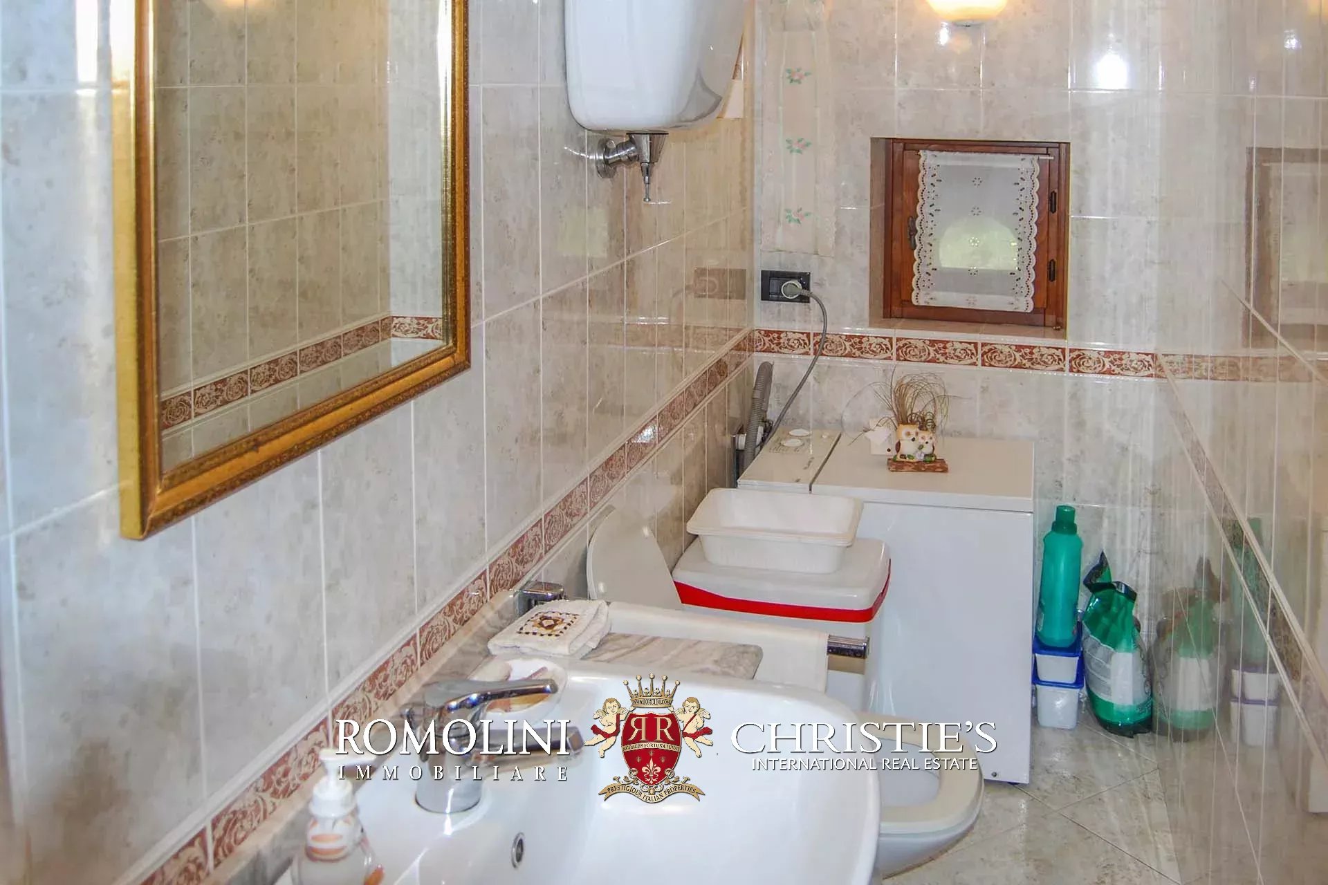 10 Bedroom Villa/Townhouse's Image 36