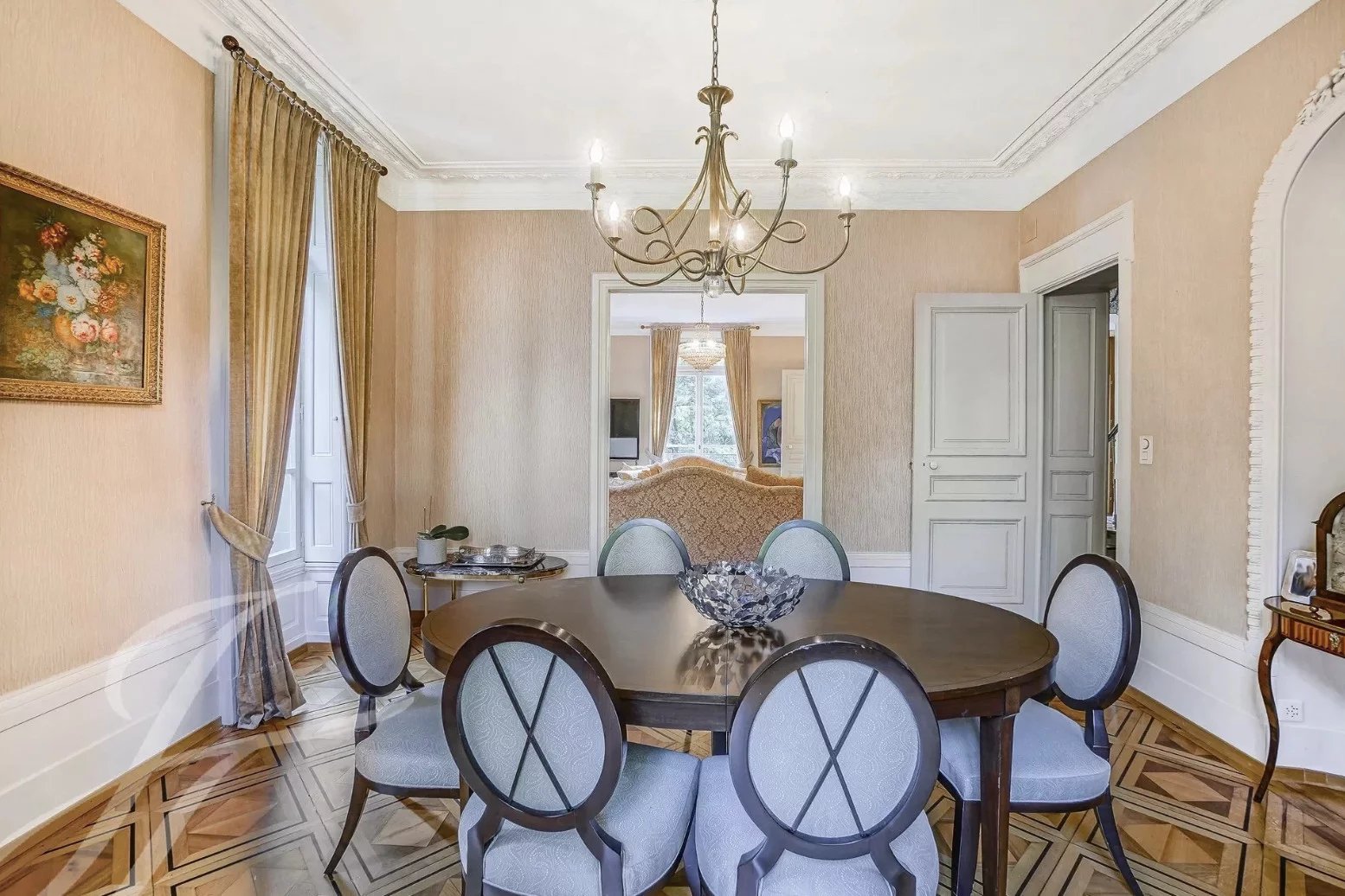 Magnifique Hôtel Particulier, jardin enchanteur, à deux pas du lac