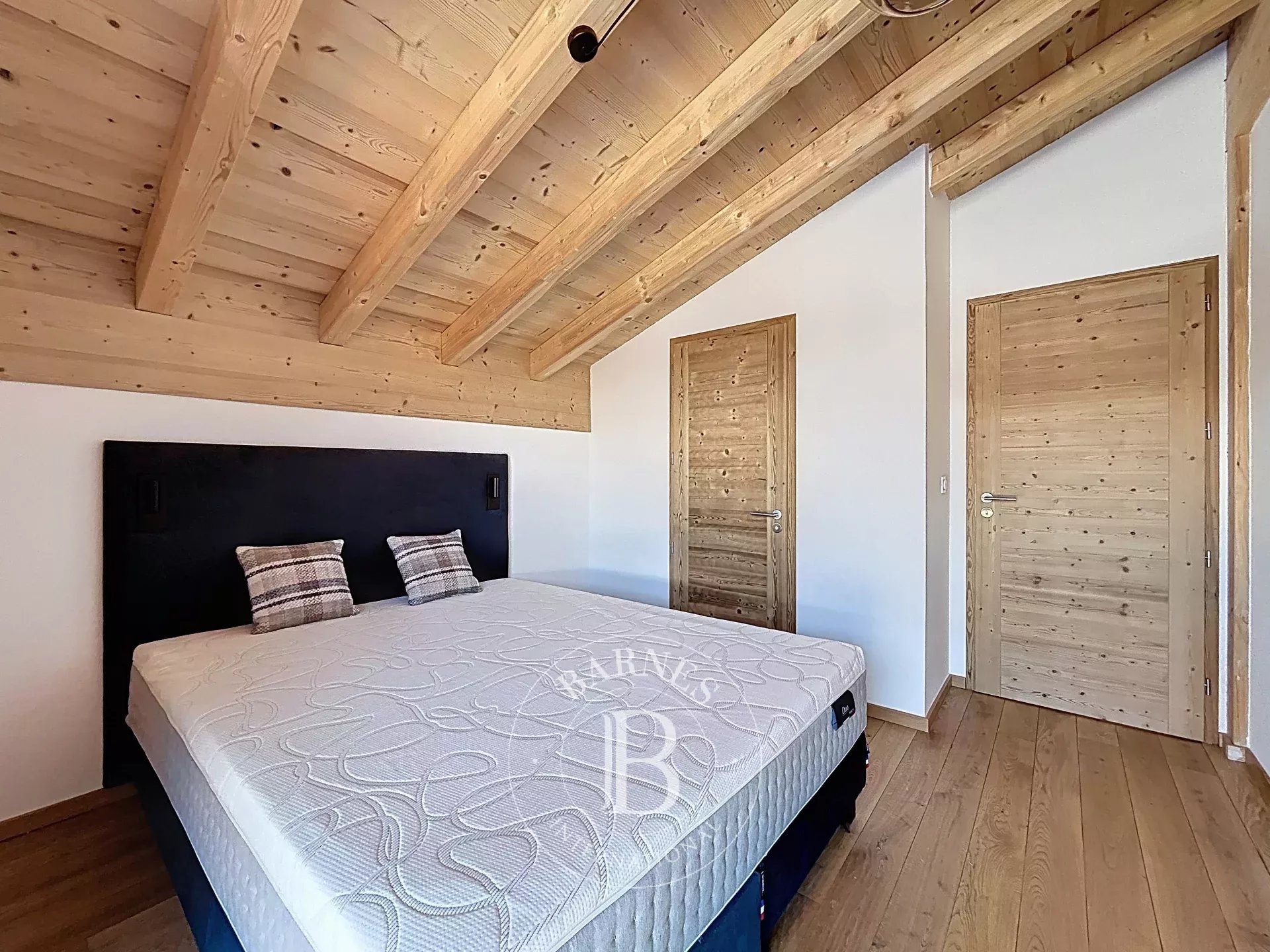 Photo of Les Gets – Spacious Family T6 Duplex – Direct Ski Access – Open Mountain Views