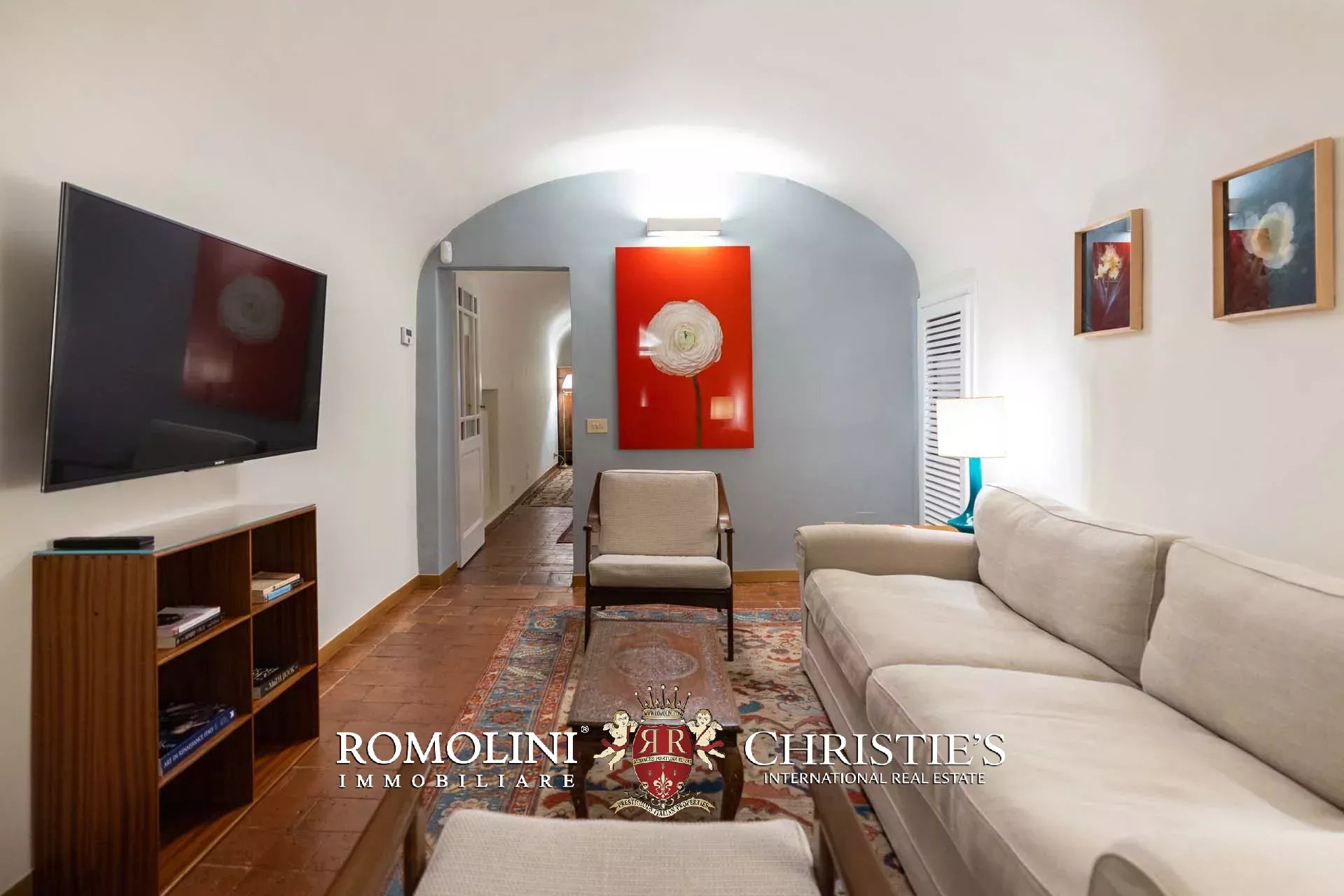 PRACHTVOLLER RESTAURIERTER PALAZZO MIT BLICK AUF DAS HISTORISCHE ZENTRUM VON FLORENZ ZU VERKAUFEN