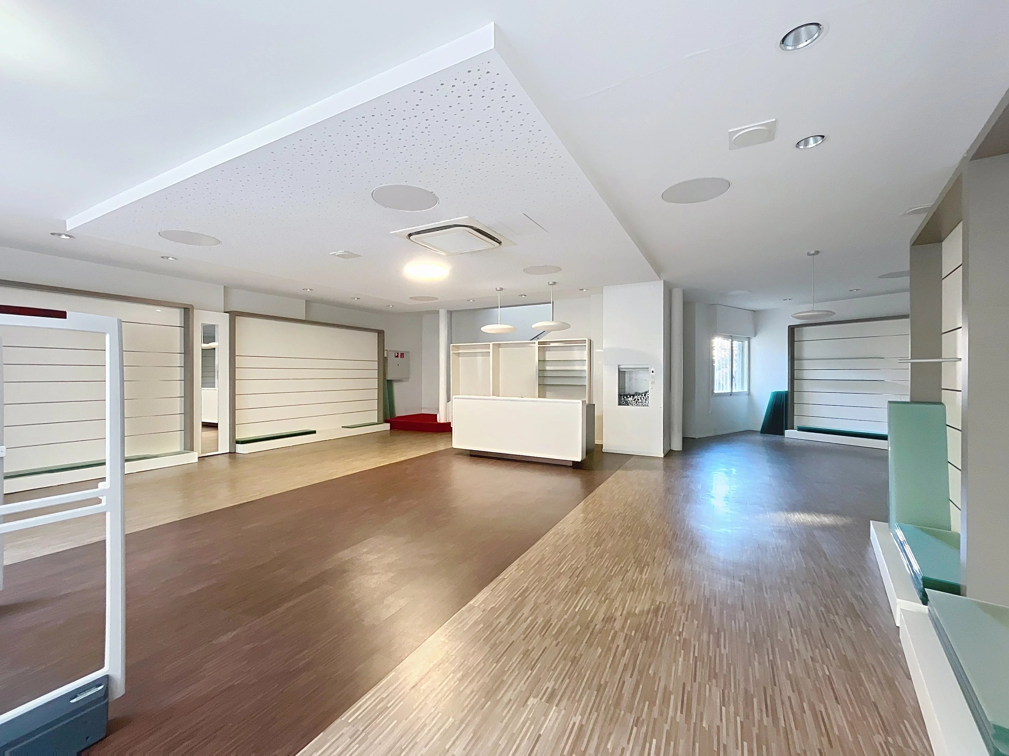 Local commercial au centre de Sion - Grandes surfaces modulables - Photo 5