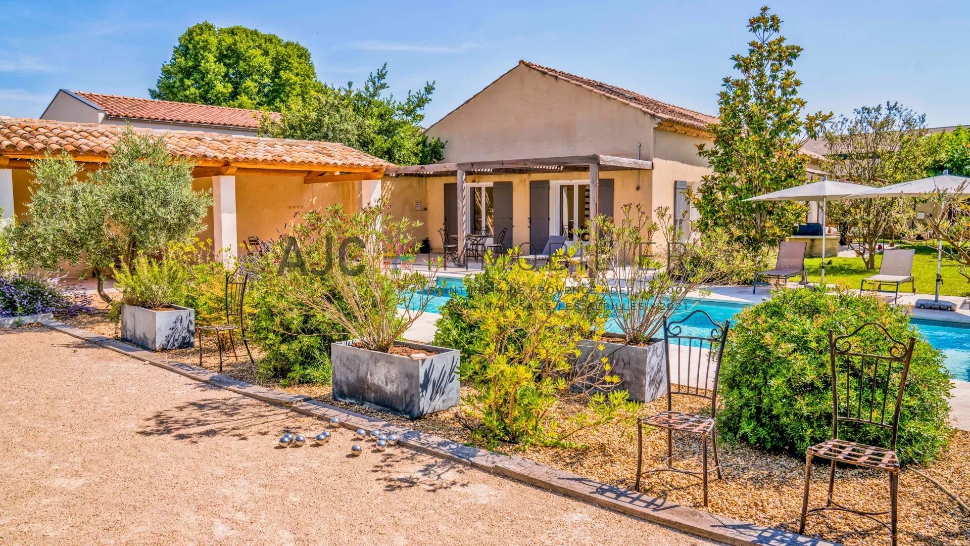 MAISON DE CHARME AVEC PISCINE - CENTRE VILLE A PIEDS