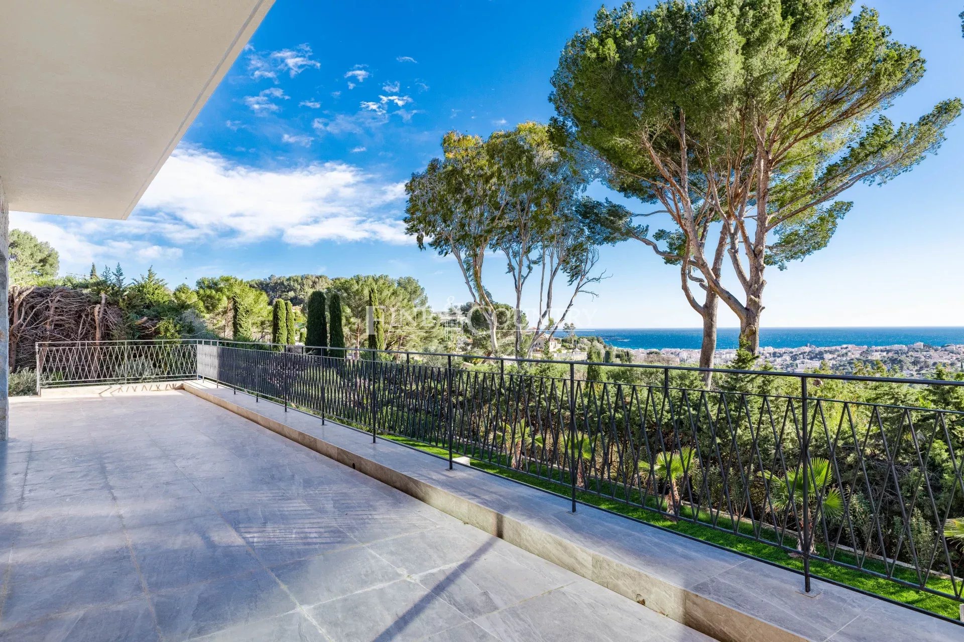 Villa for sale in Mougins with panoramic sea view Accommodation in Cannes