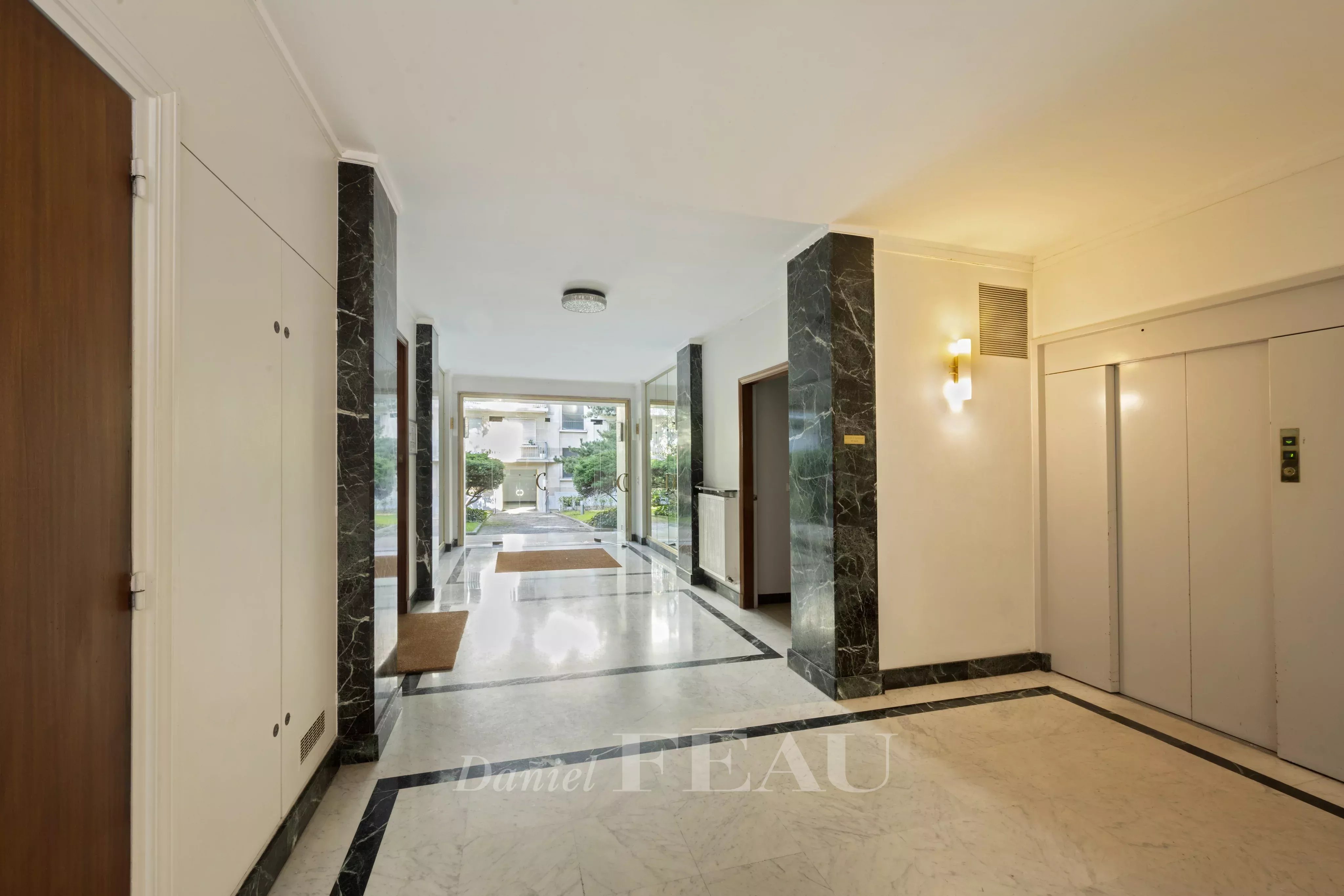 Sale Apartment Paris 14th