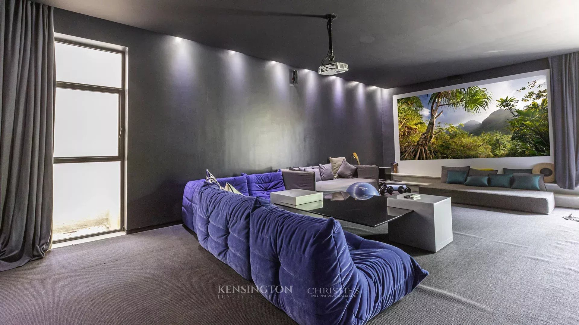 6 Bedroom Villa/Townhouse's Image 49