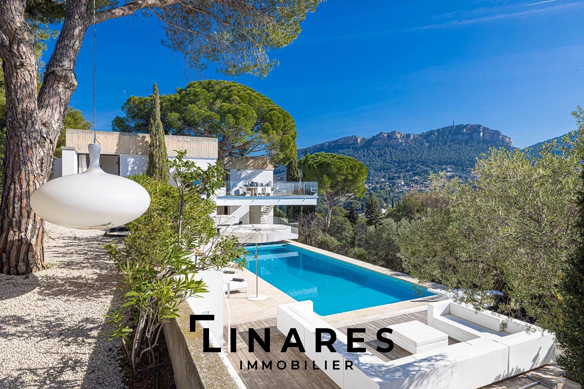 L'OFFICIEL CORBU - Propriété/Deux villas de prestige - Terrain de 2200 m2 - Cassis 13260