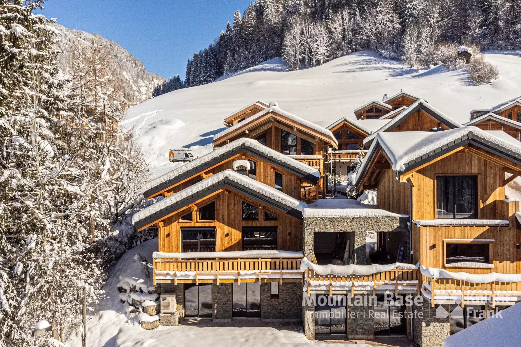 Chalet mitoyen neuf de 4 chambres avec un coin montagne à Morzine