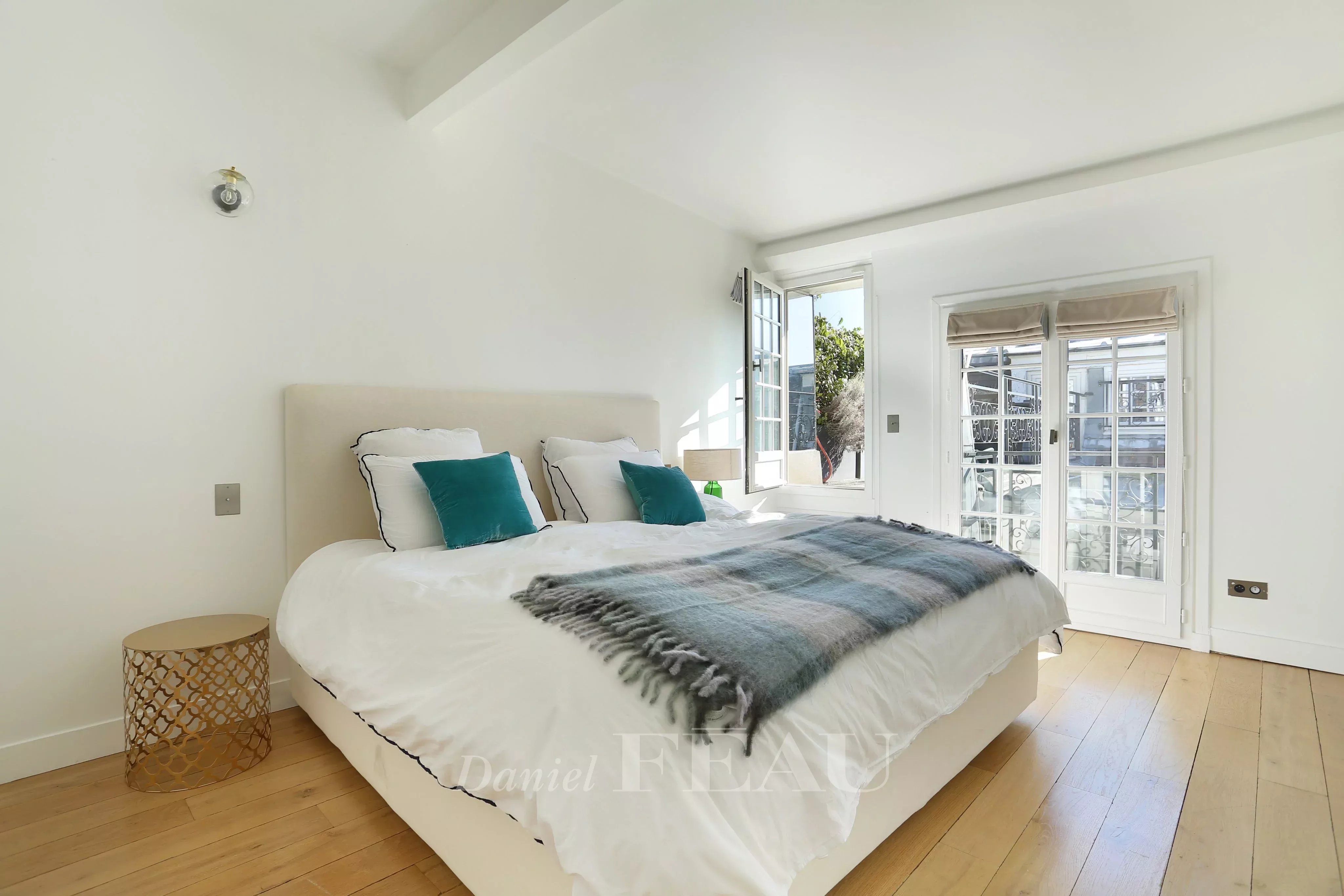 Bedroom Wooden floor Sliding windows