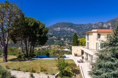 MENTON – EXCEPTIONAL VILLA IN A QUIET AND PRESTIGIOUS AREA — photo 5 of 7