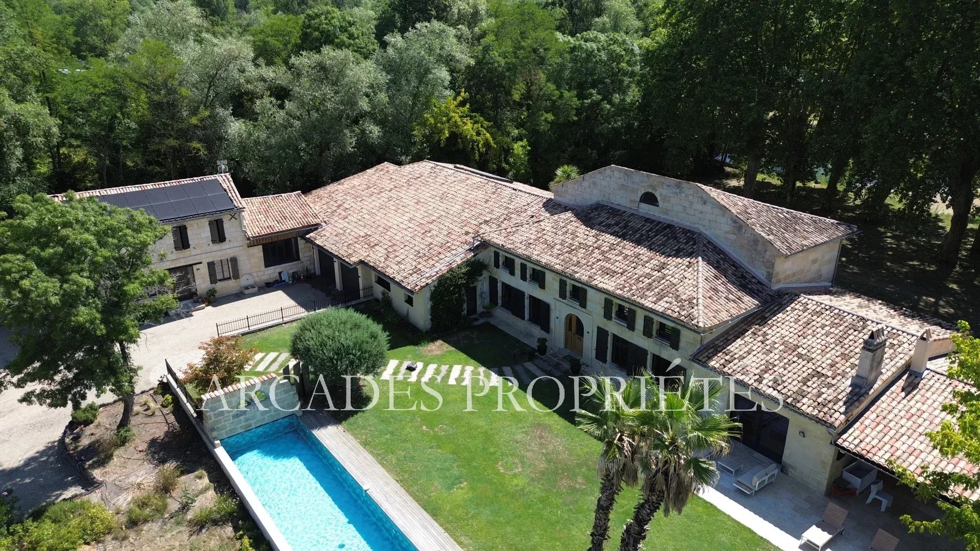 DEMEURE D'EXCEPTION PROCHE ST EMILION