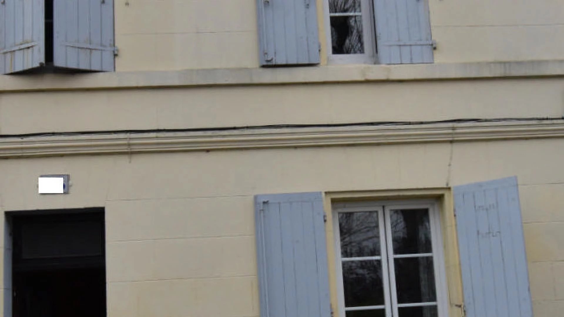 MAISON DE VILLE A RENOVER AVEC GARAGE