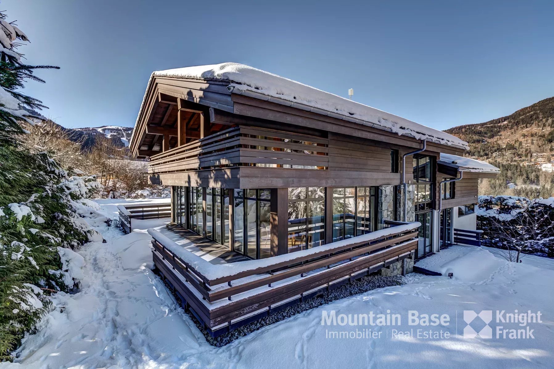Photo of Beautifully designed, contemporary 4/5 bedroom chalet in a quiet area of Les Houches