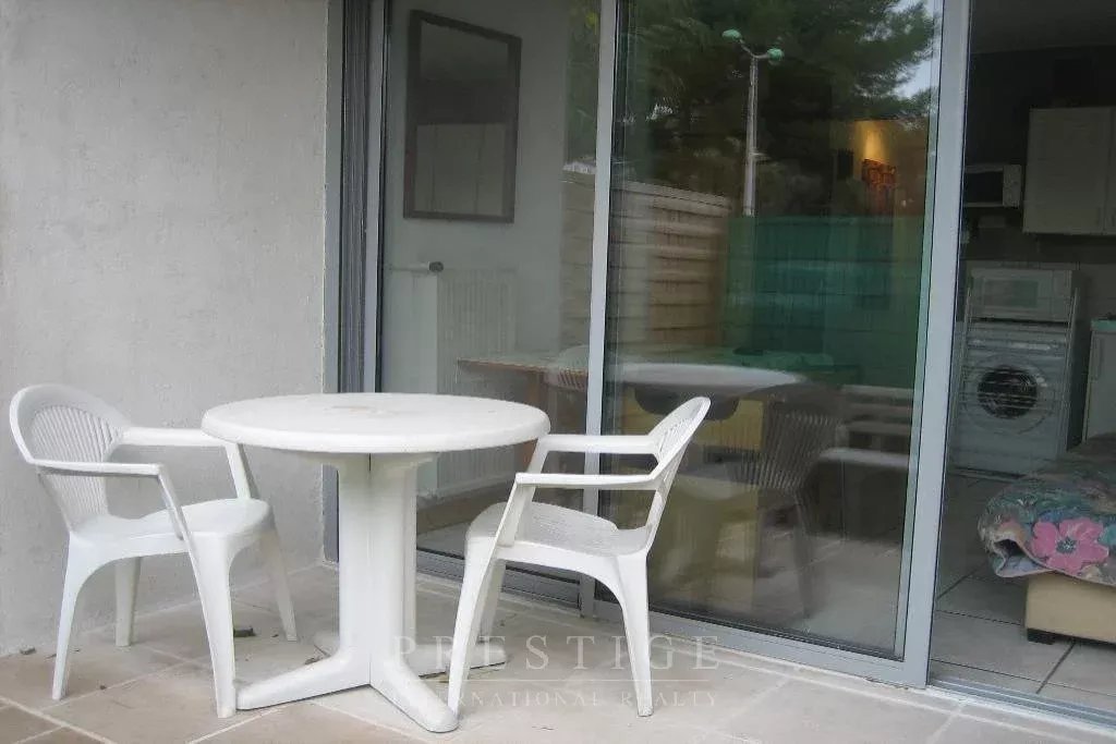 Antibes, studio meublé et loué, terrasse & jardin
