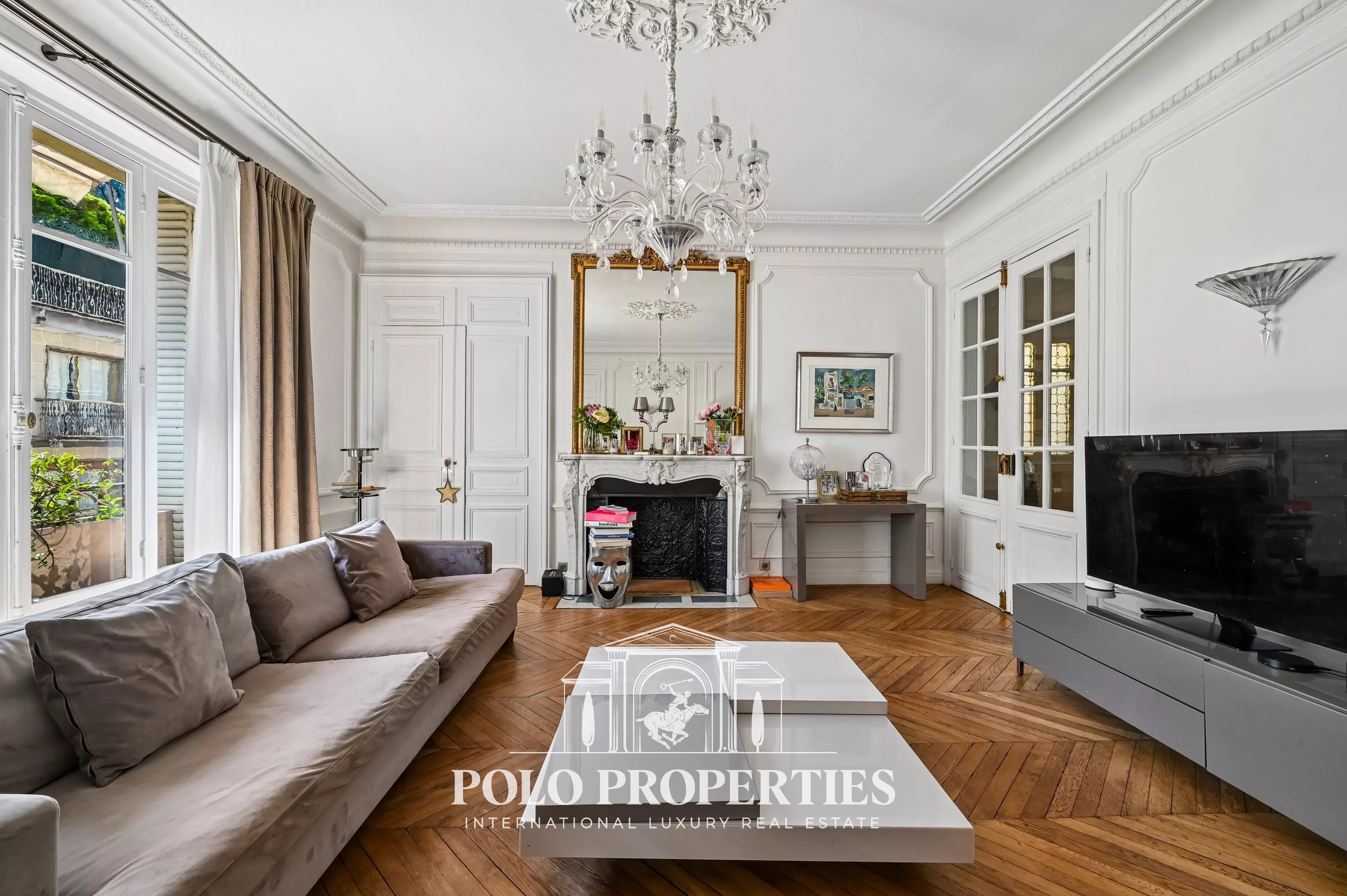Alma-Marceau - Foot -a - terre Haussmannian
