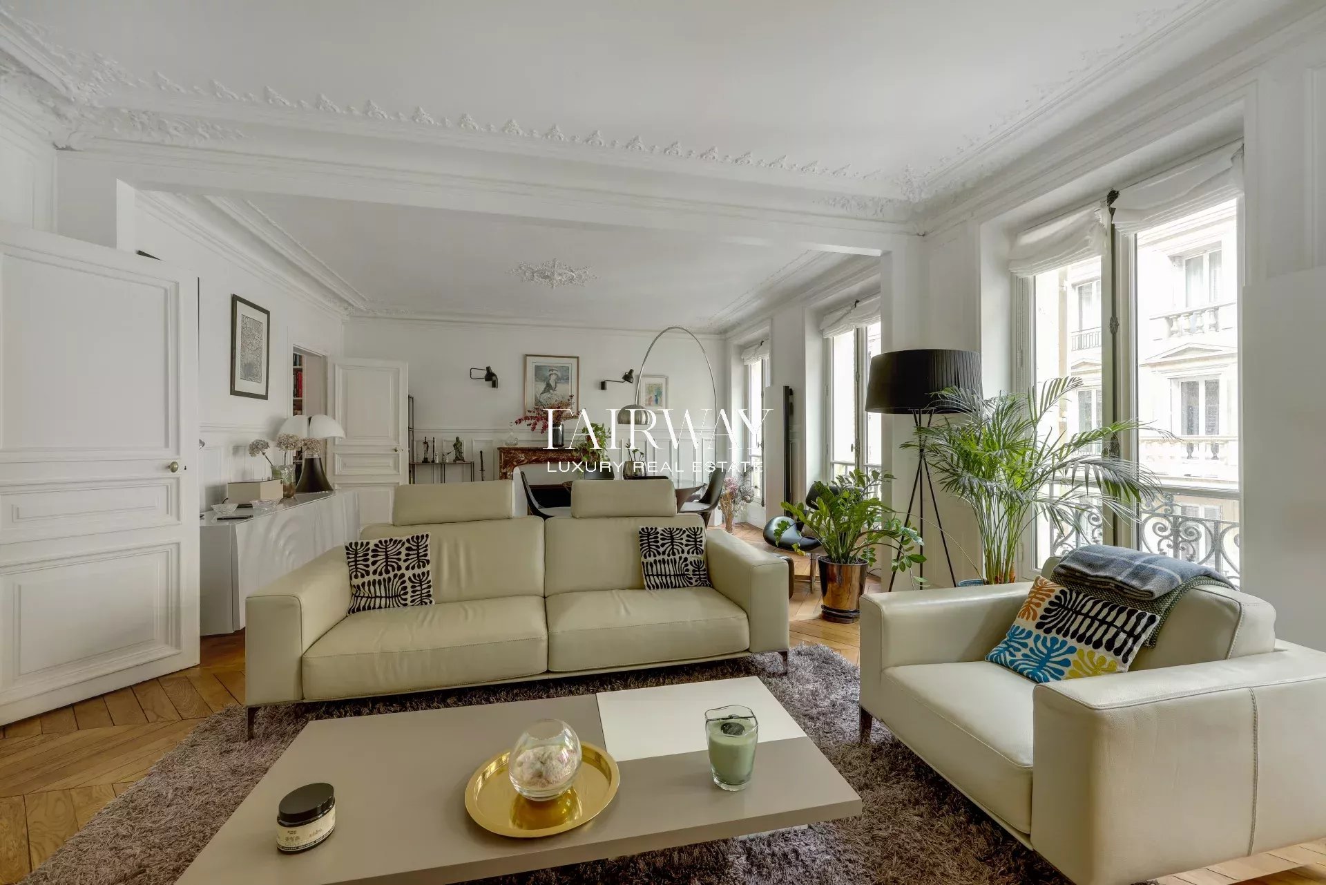 Paris 8e – pied à terre lumineux 75 m², parquet et moulures