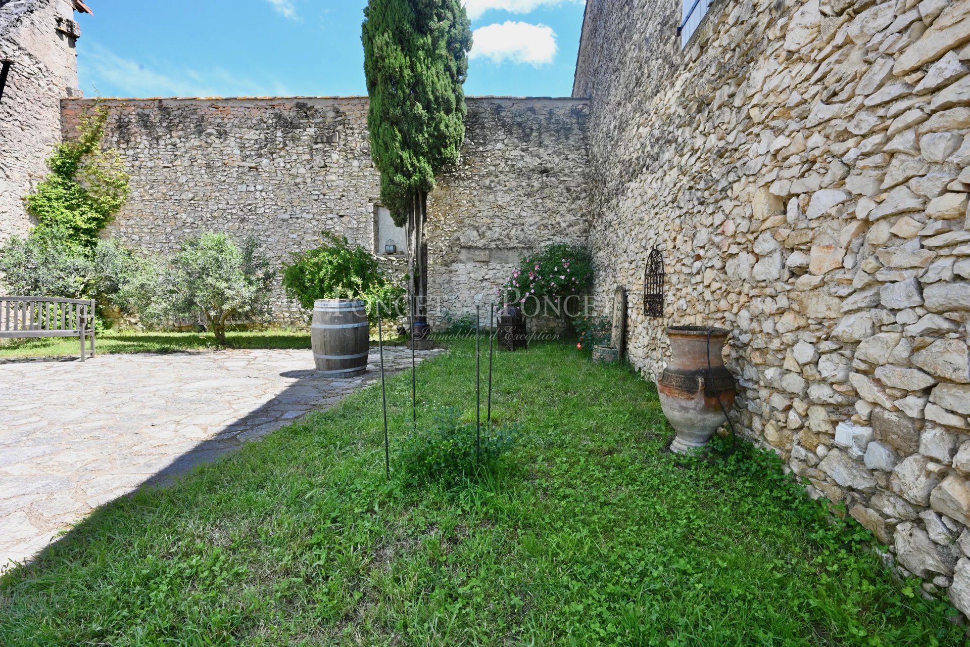 12 Bedroom Villa/Townhouse's Image 36