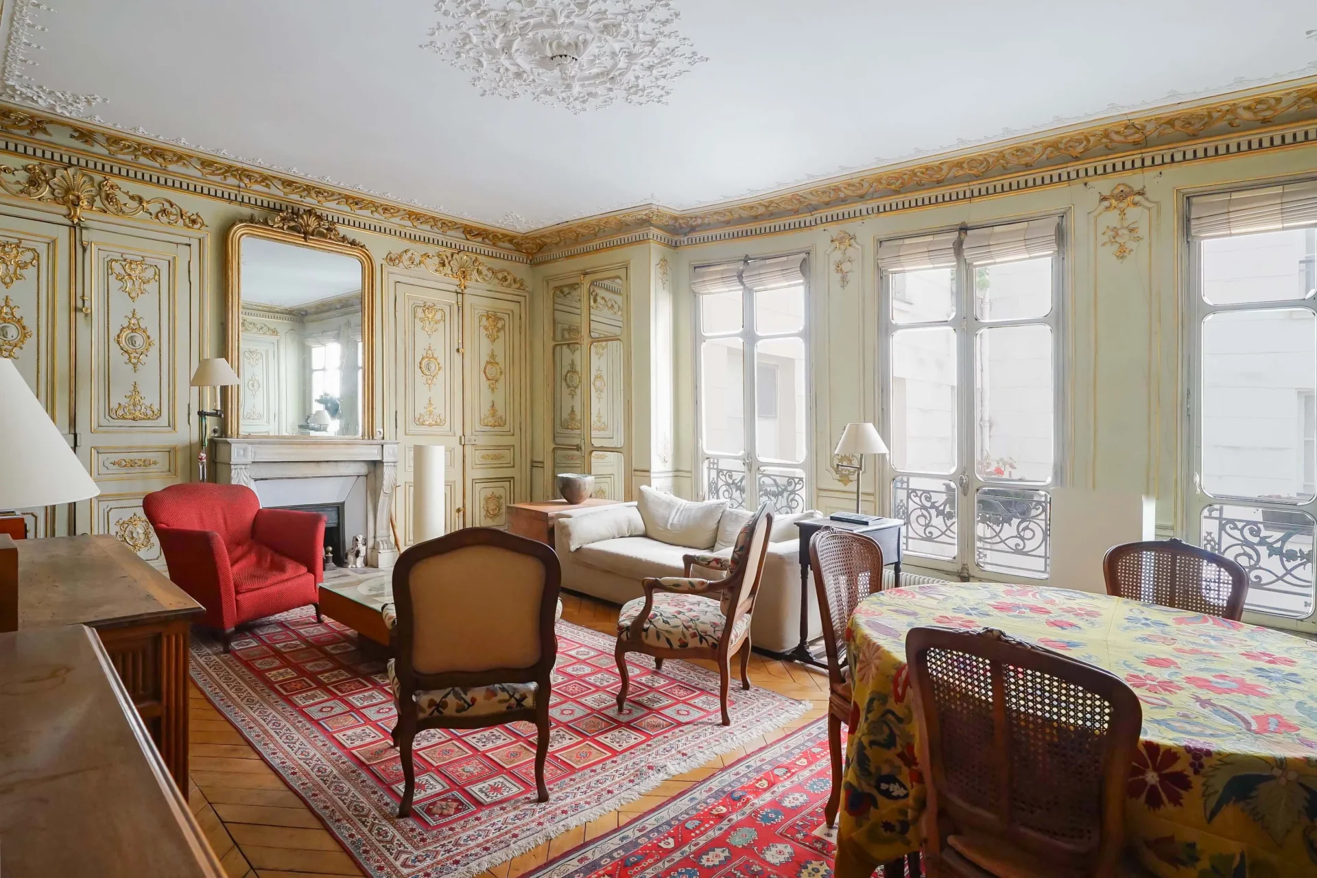 Paris 7e - CARRÉ DES ANTIQUAIRES