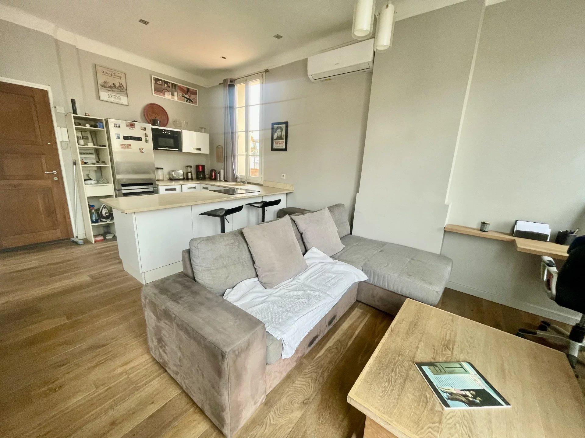 Studio en dernier étage, le Suquet, à 2 min des plages