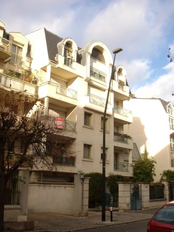 LA GARENNE COLOMBES - STUDIO MEUBLE- 27 m2 - PARKING