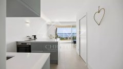 Magnificent two-room apartment with panoramic sea view — photo 7 of 7