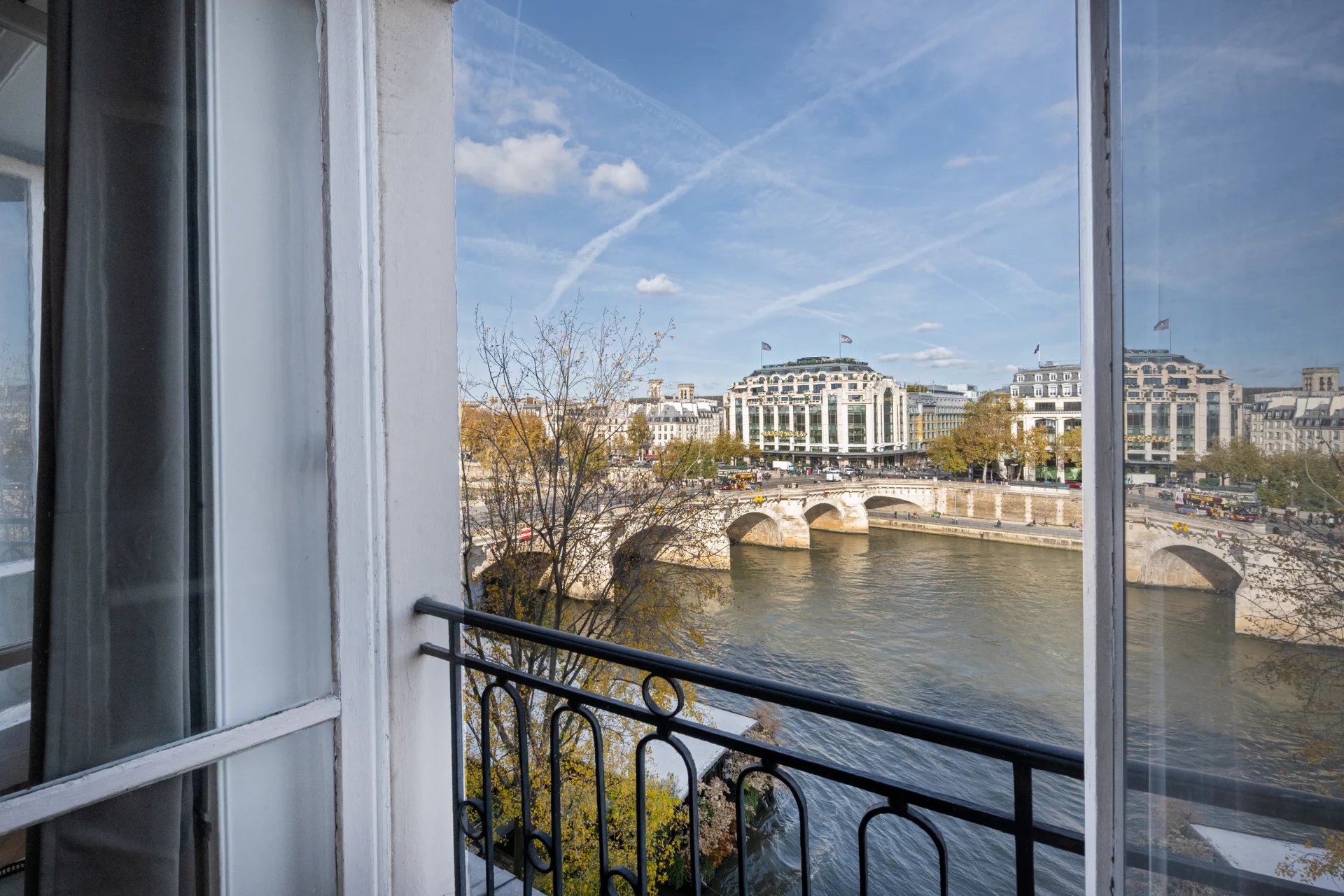 Sale Apartment Paris 1st