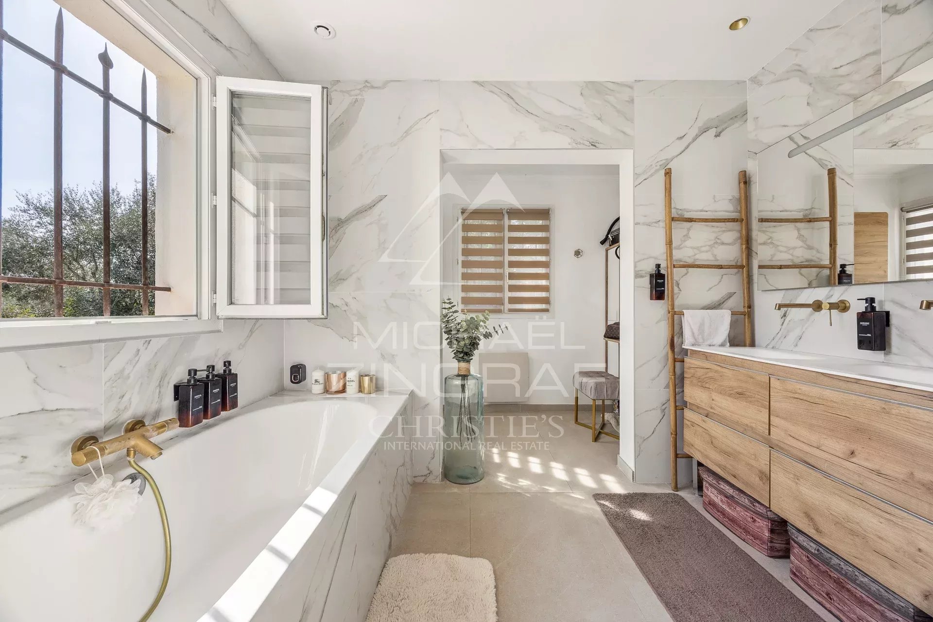 4 Bedroom Villa/Townhouse's Image 3