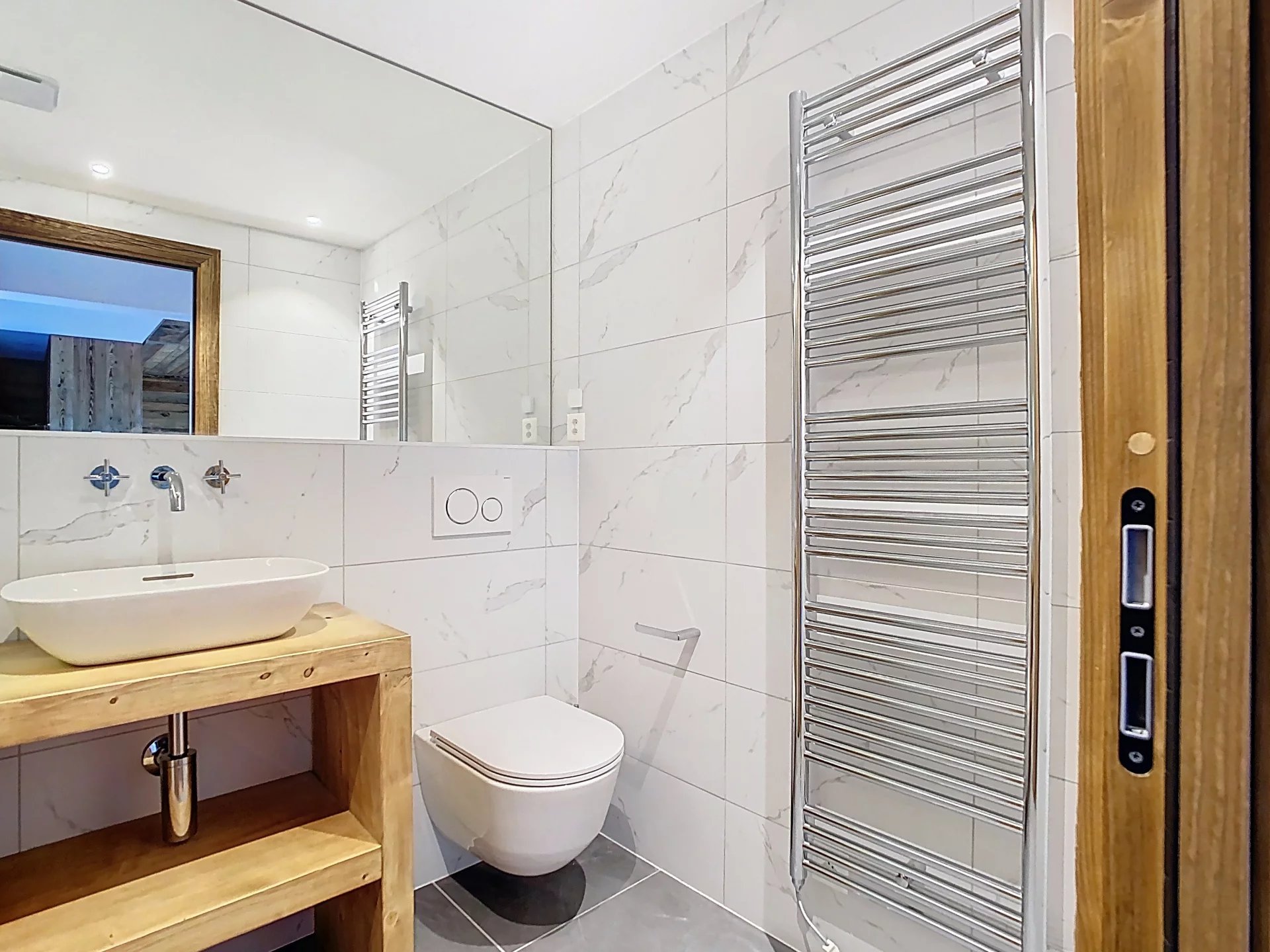 Vue imprenable, rénové à neuf!