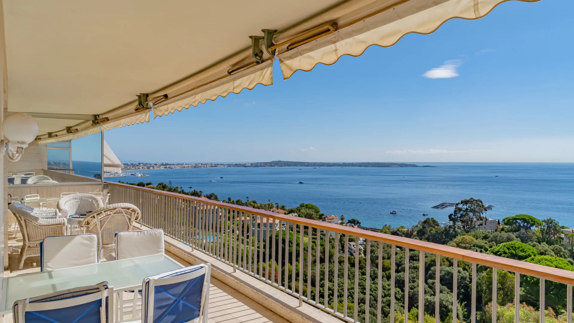 Beautiful apartment on a high floor