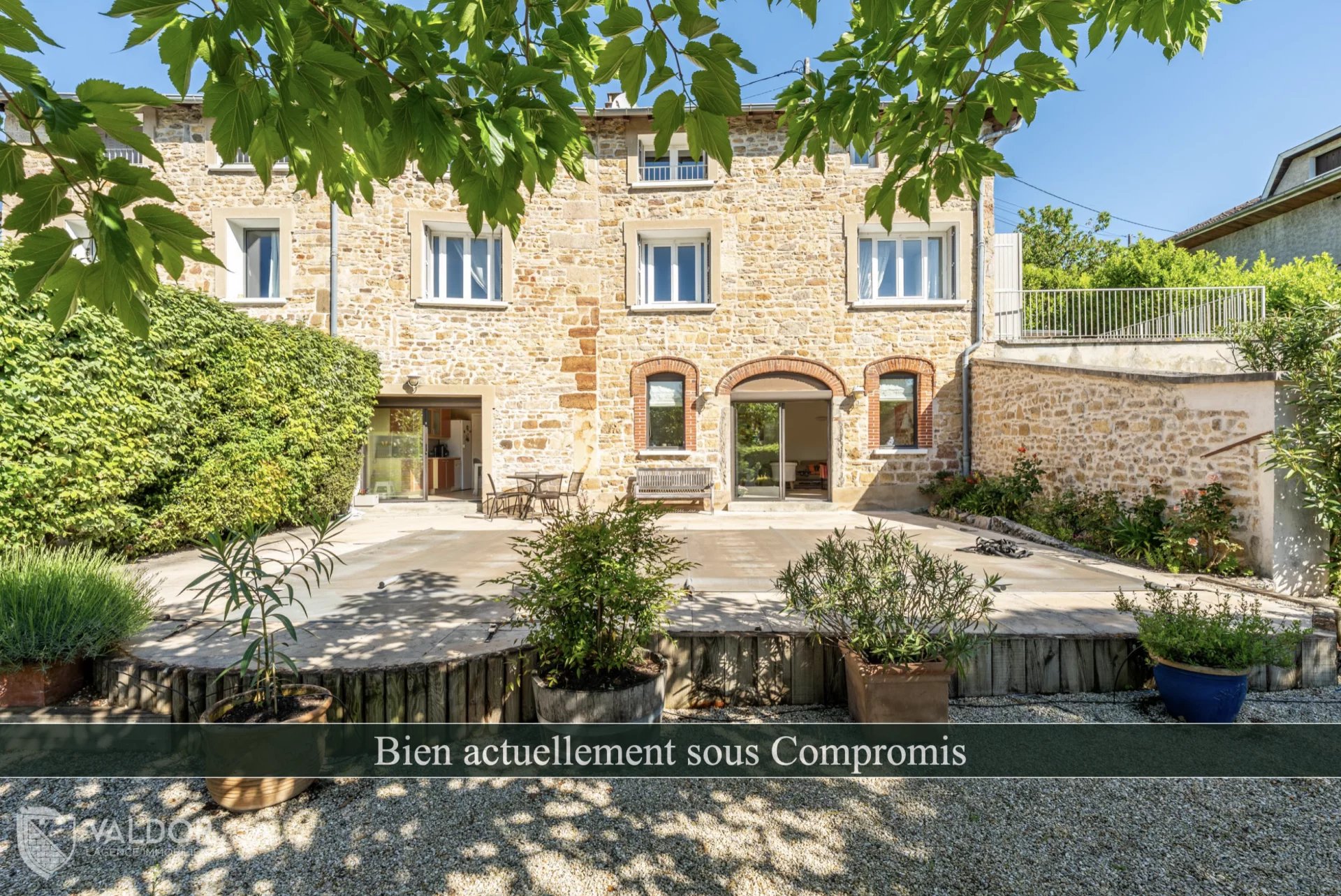Maison de caractère en Pierre - DARDILLY LE HAUT - 195m2 - 5 chambres