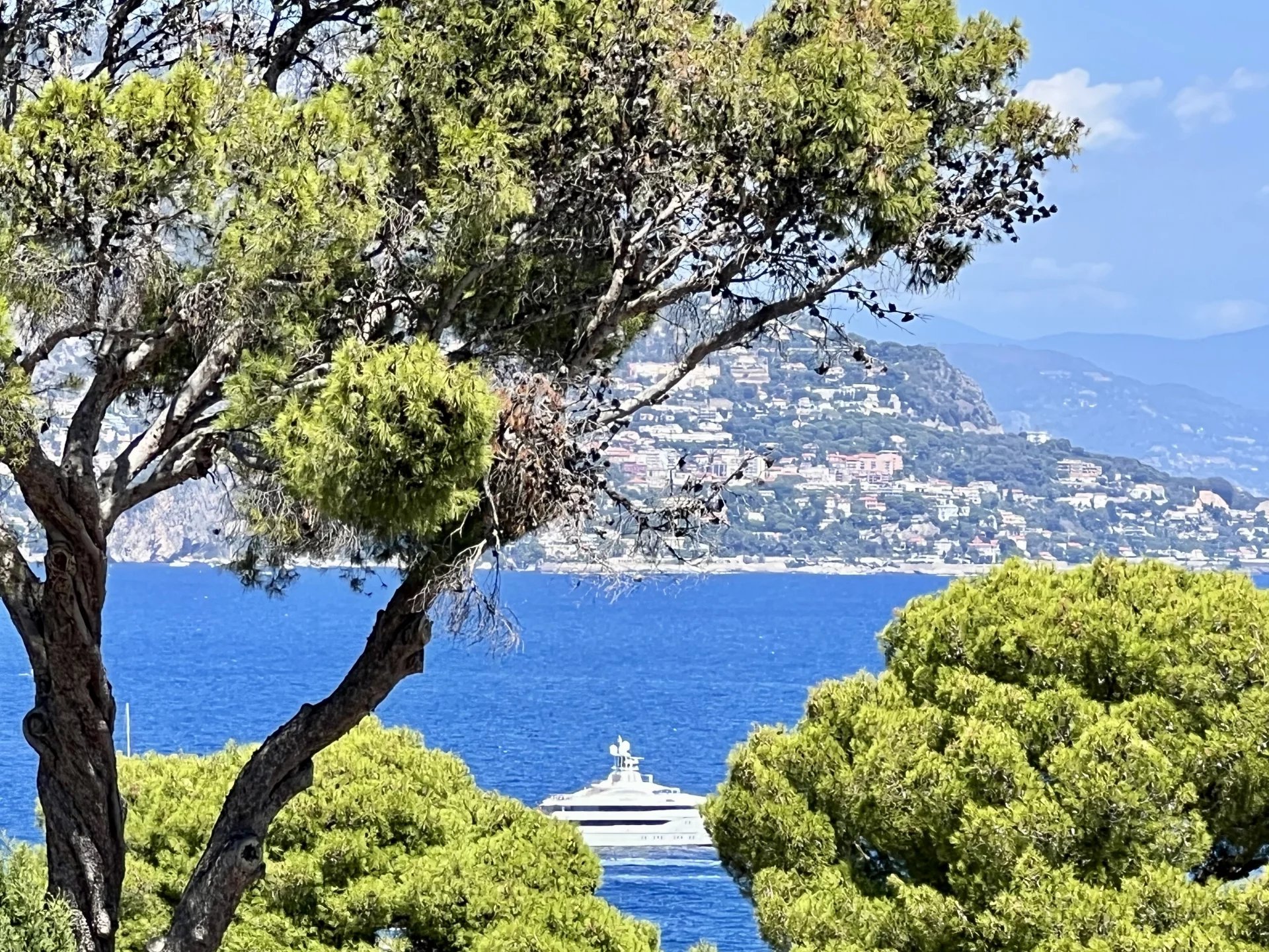 SAINT JEAN CAP FERRAT PROPERTY BUILDING AND VILLA ON 7,100 M2 OF LAND