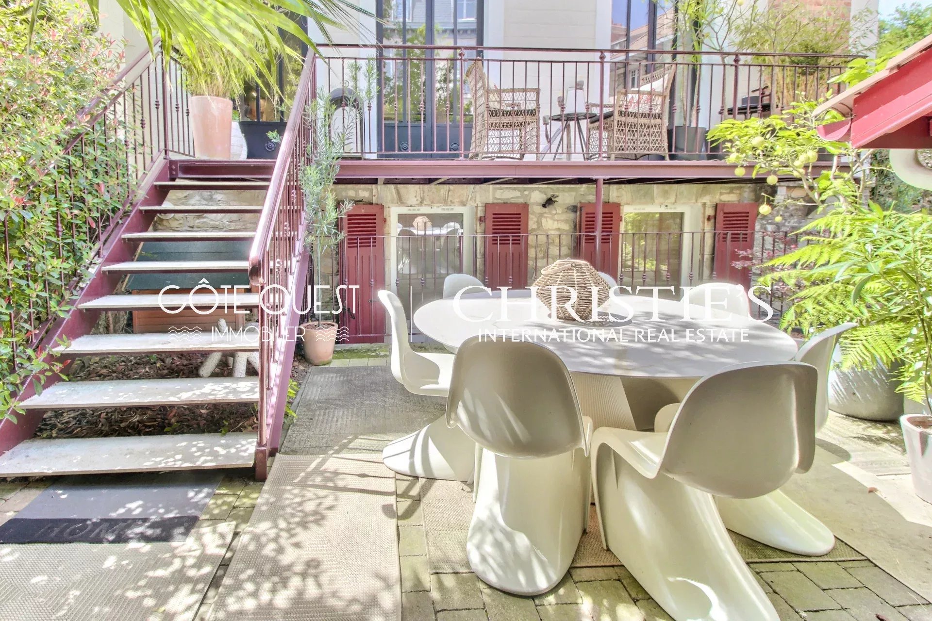 6 Bedroom Villa/Townhouse's Image 4