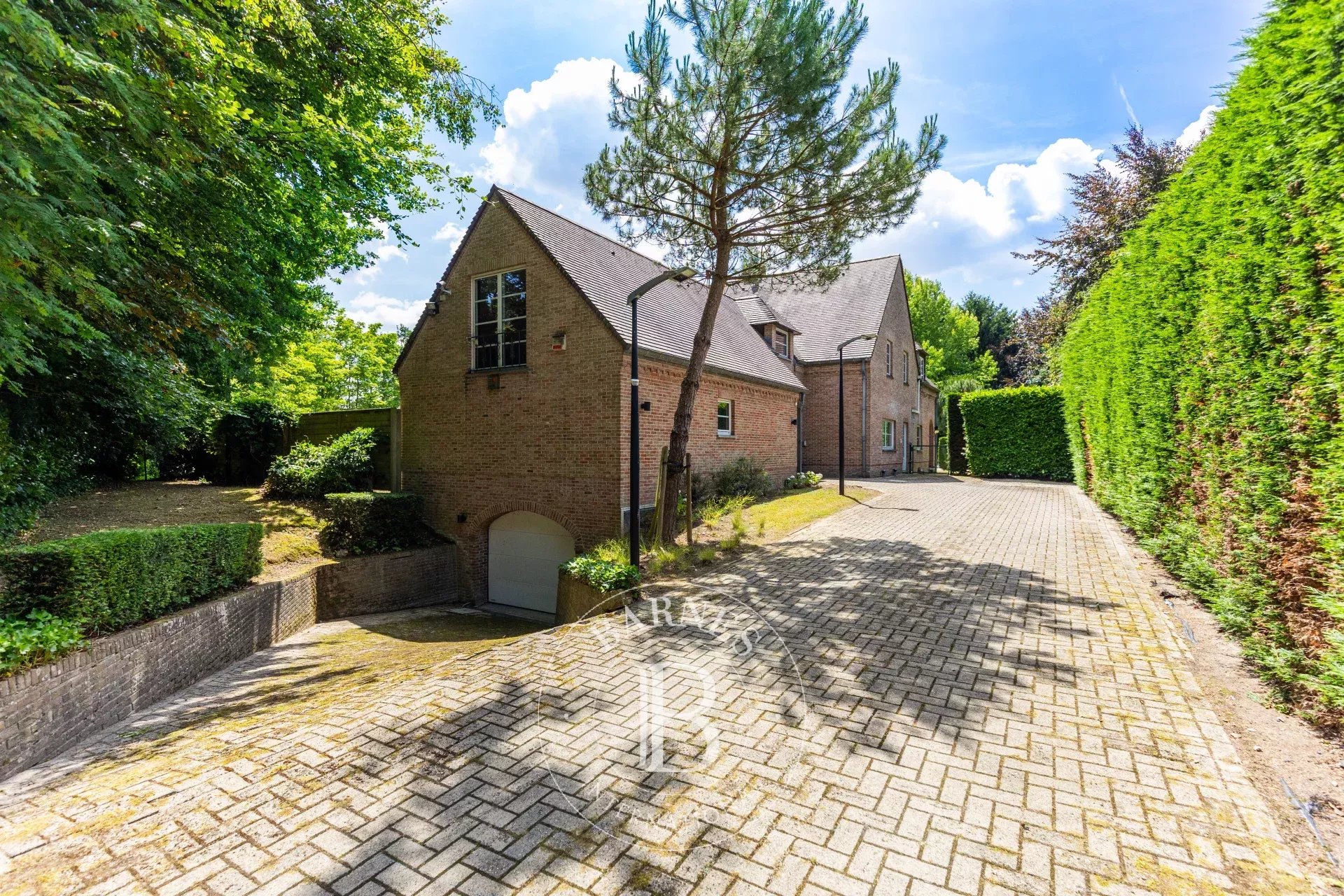 Villa op een perceel van 32a, aan de rand van het Zoniënwoud