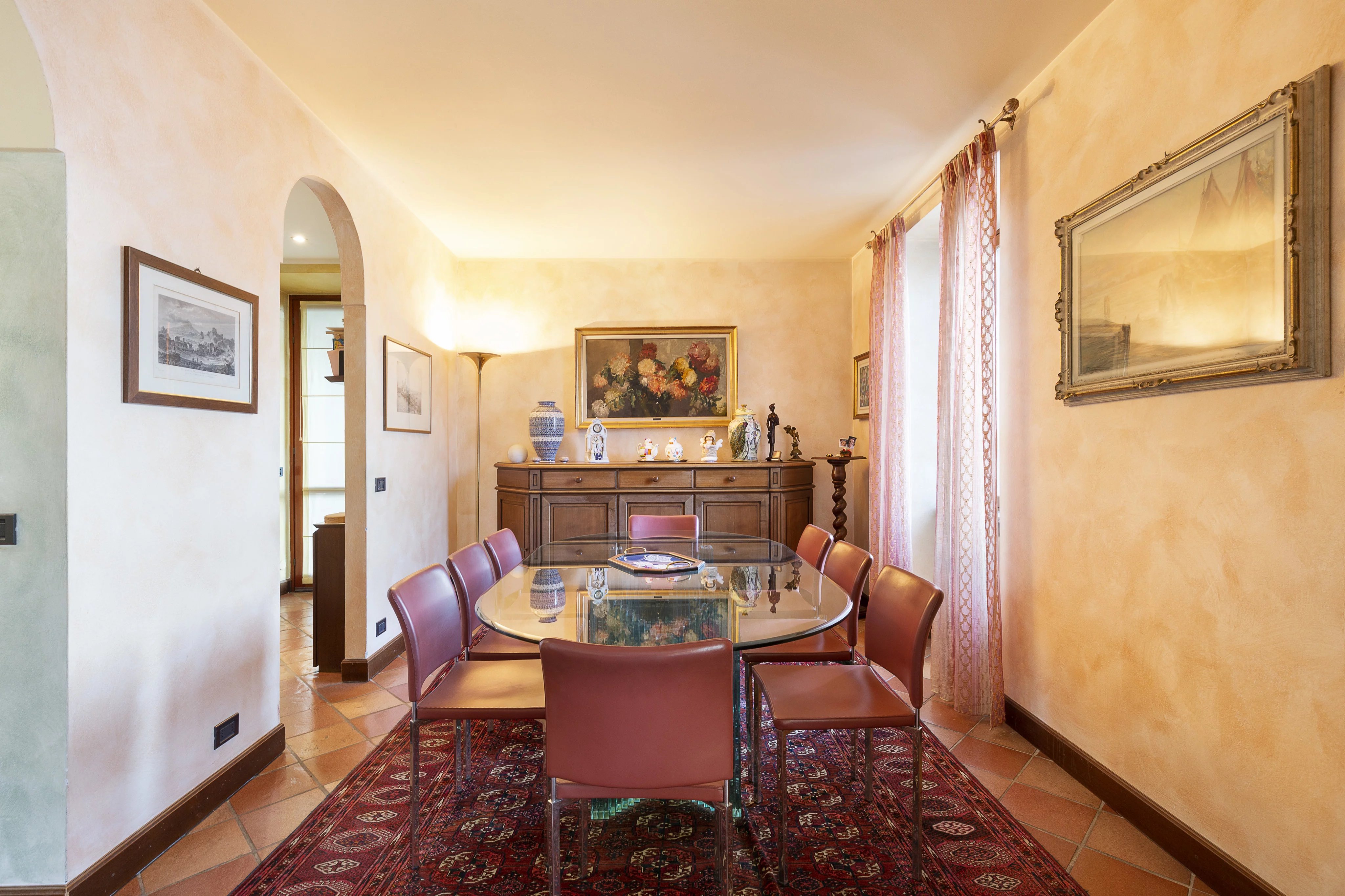 Portion of Villa, pied à l'eau, for sale in Como, on the Lake. - picture 8 title=