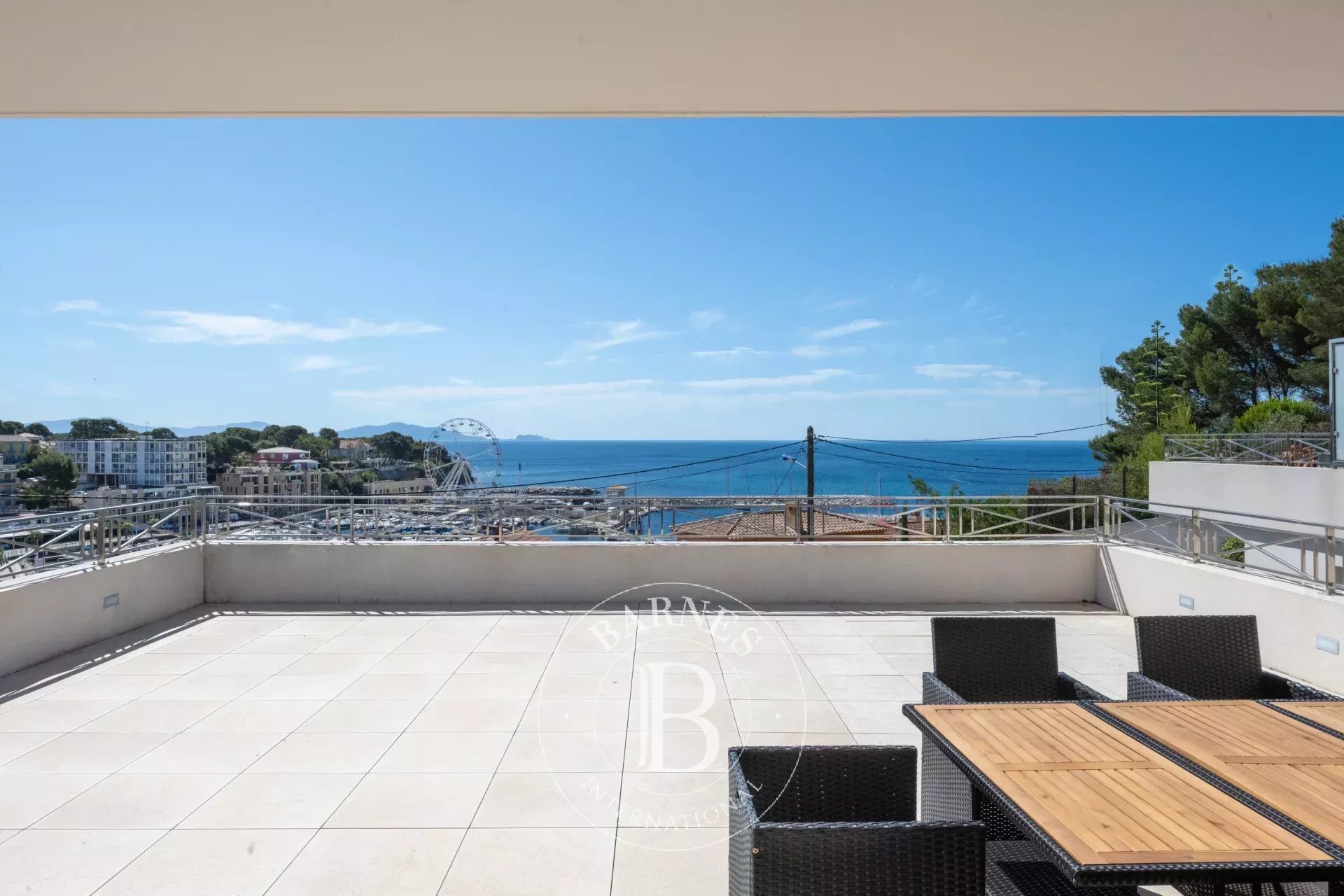 Luxurious 3-bedroom apartment with sea view terrace. - picture 23