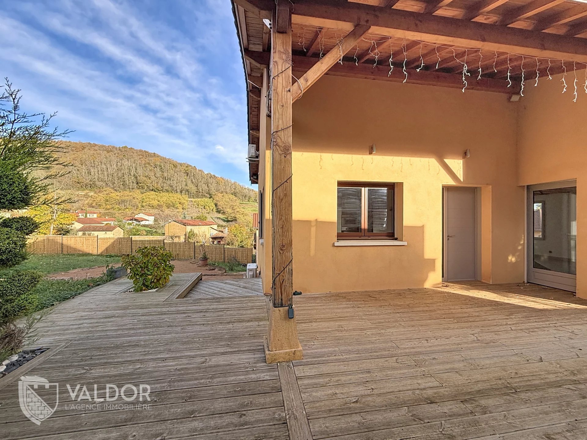 Maison familiale 4 chambres 1 bureau, calme & confort à Ville-sur-Jarnioux