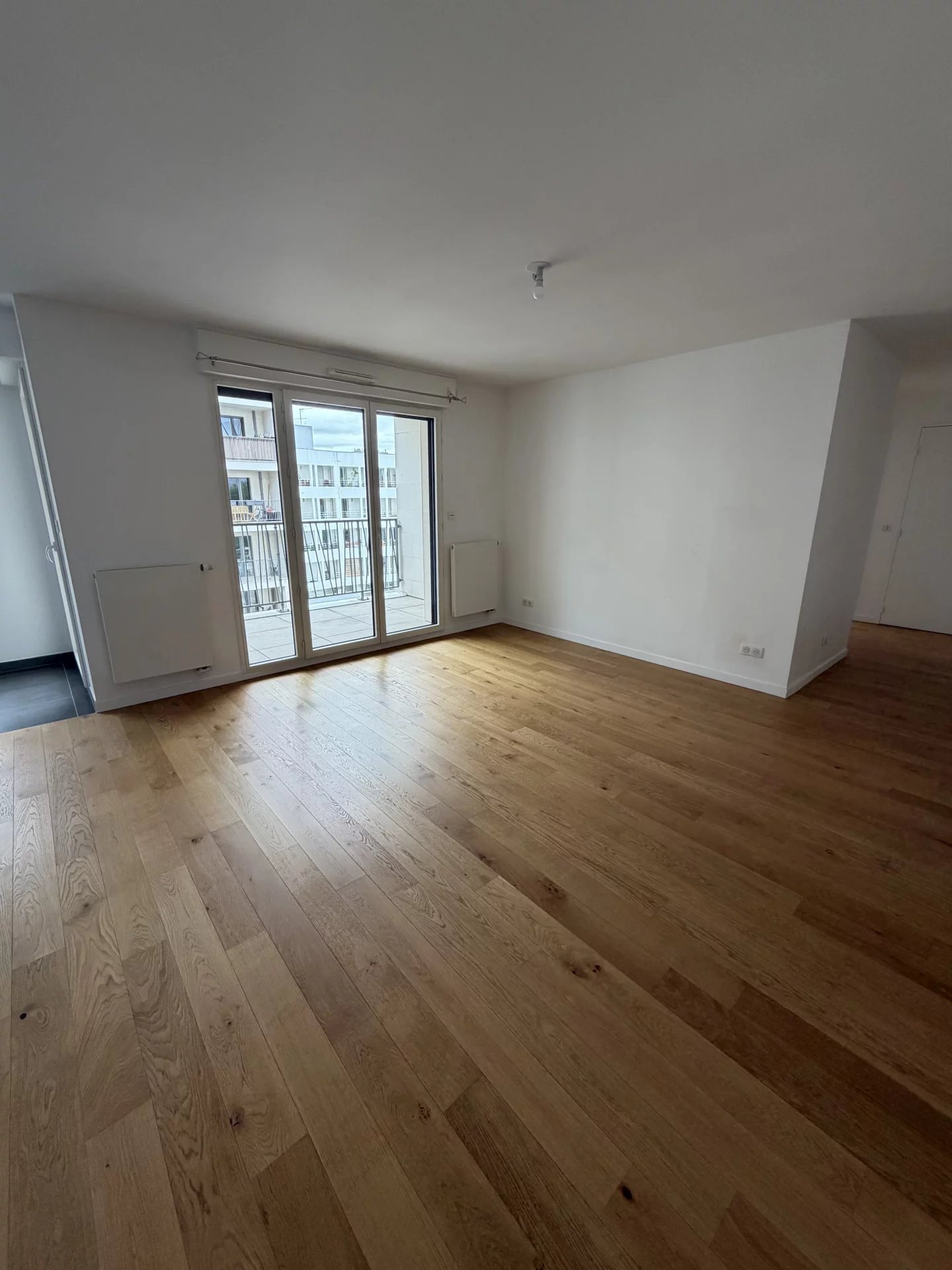 À louer – Appartement 3 pièces avec balcon – 65,48 m² - Image Array