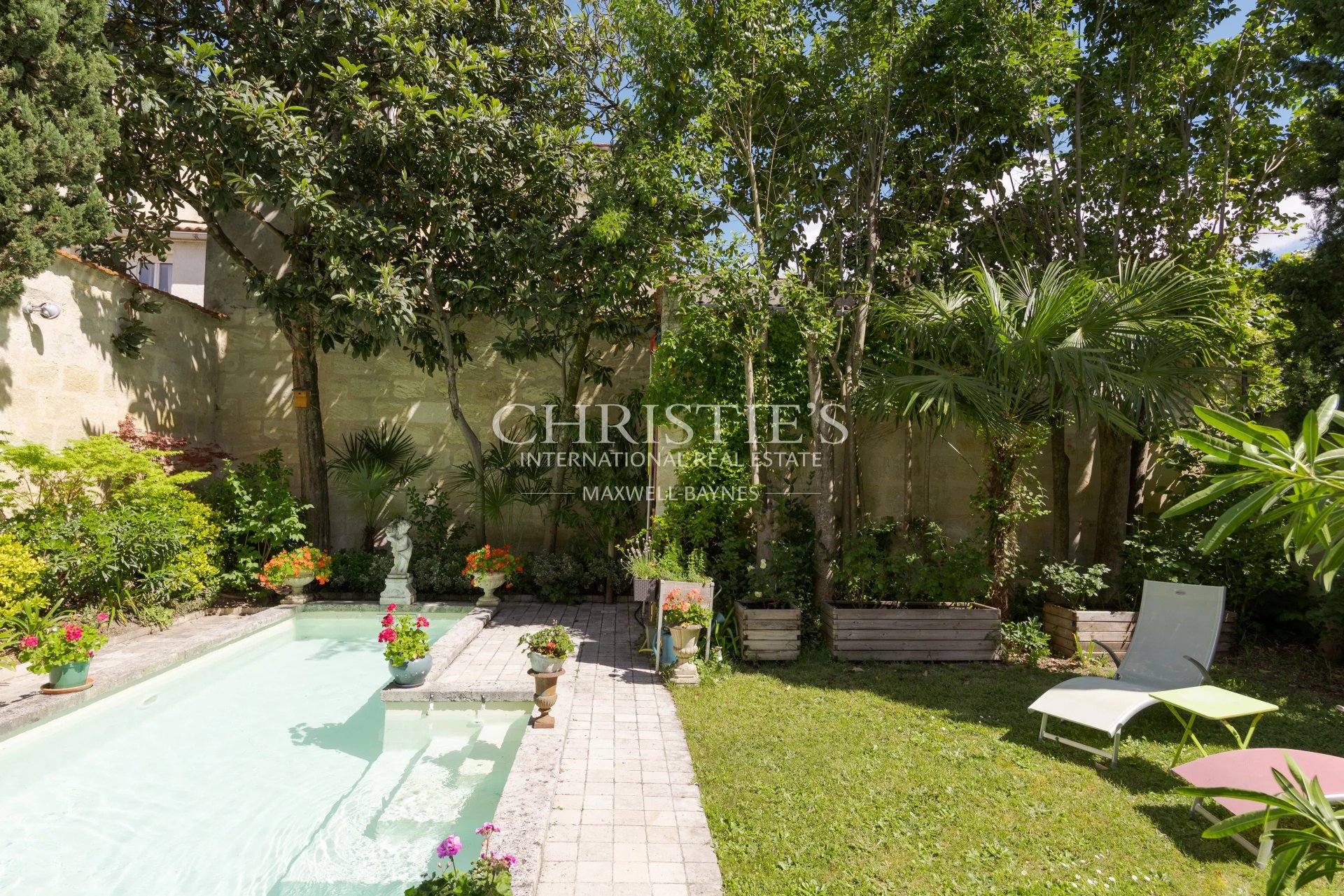 7 Bedroom Villa/Townhouse's Image 8