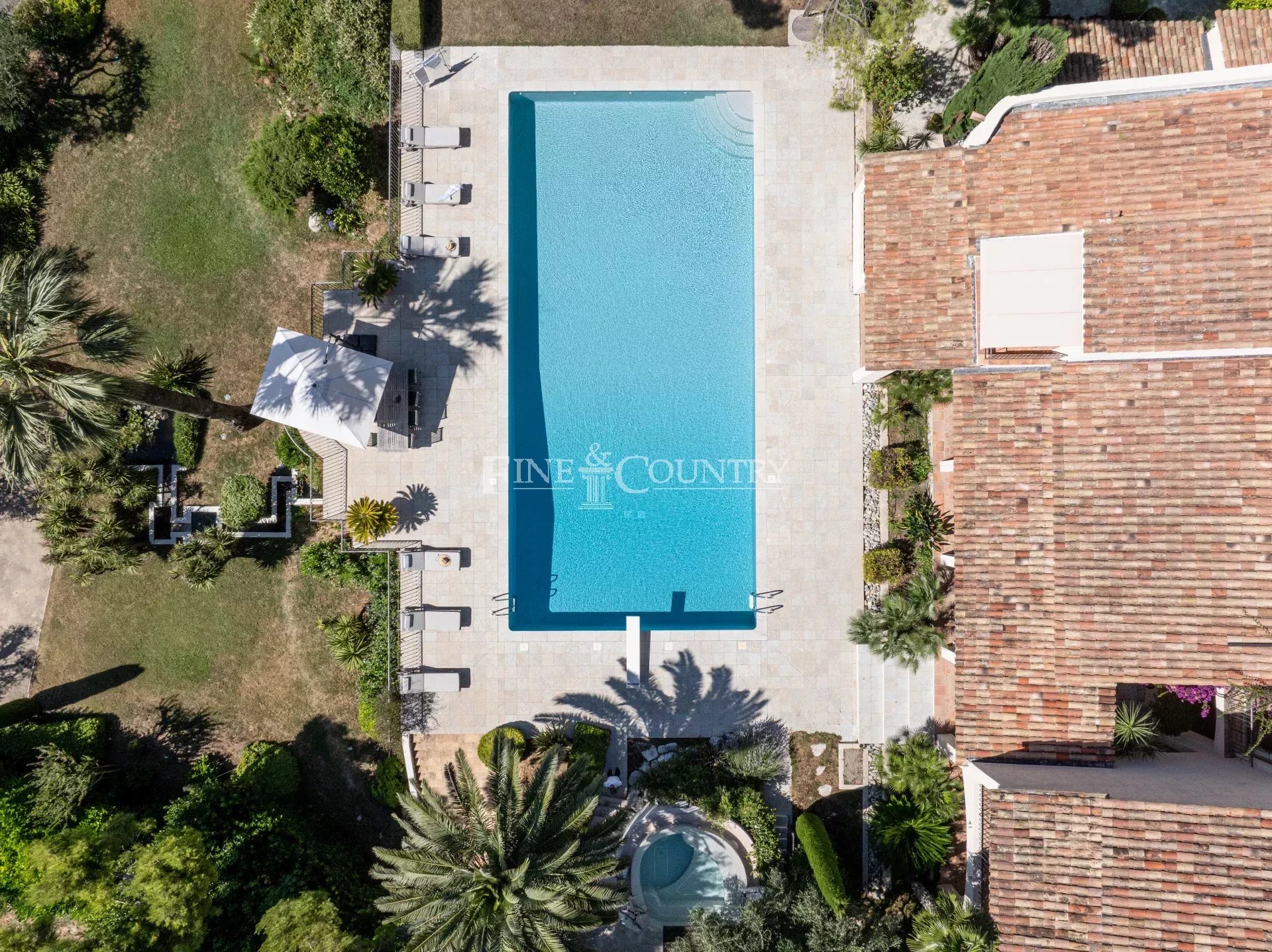 Photo of Villa for sale with panoramic sea views in Vence