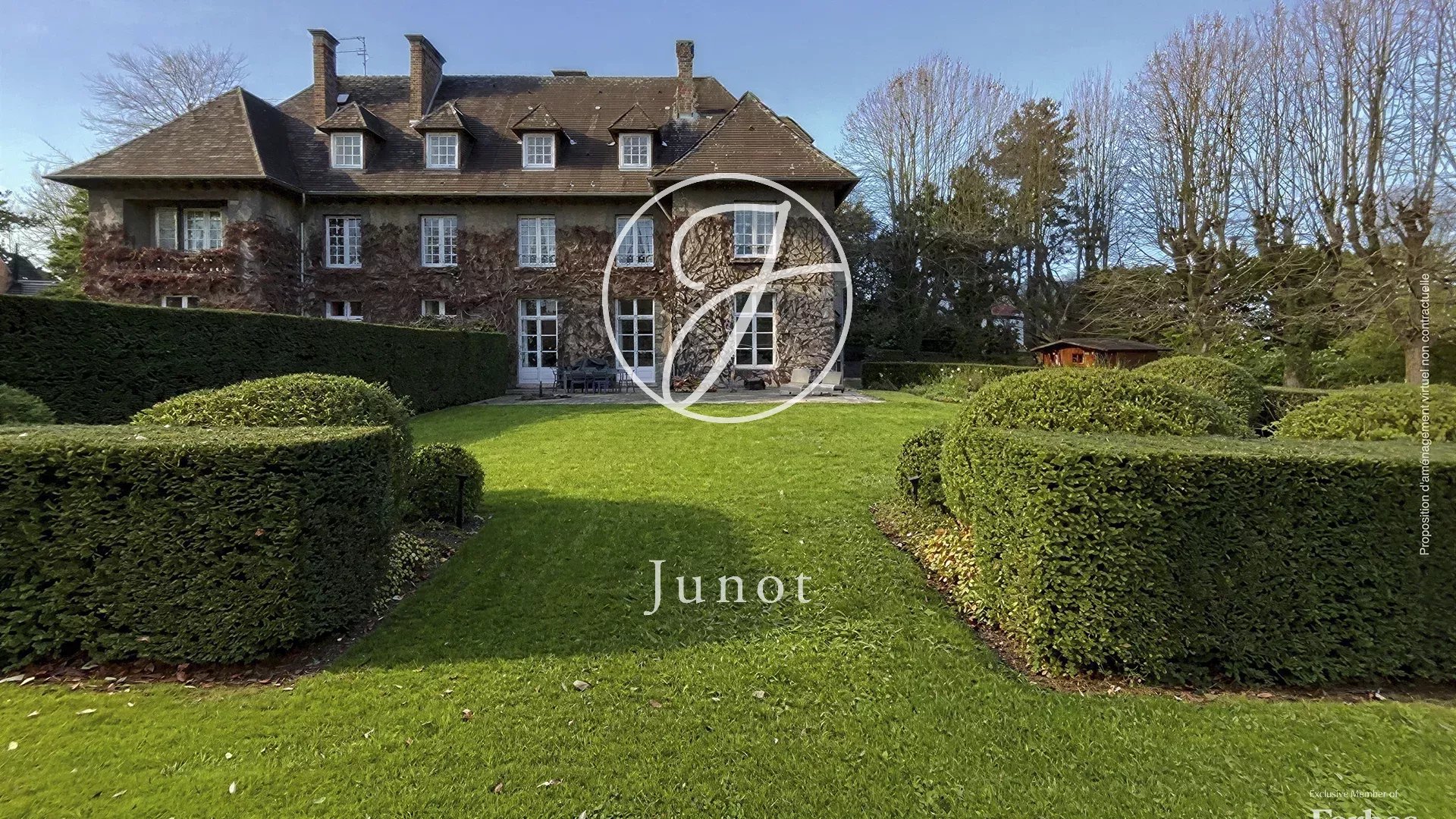 Mouvaux – Maison de caractère dans un manoir - 8 pièces – 253 m² Loi carrez - 401 m² utiles - 6 chambres – Parc – Stationnements