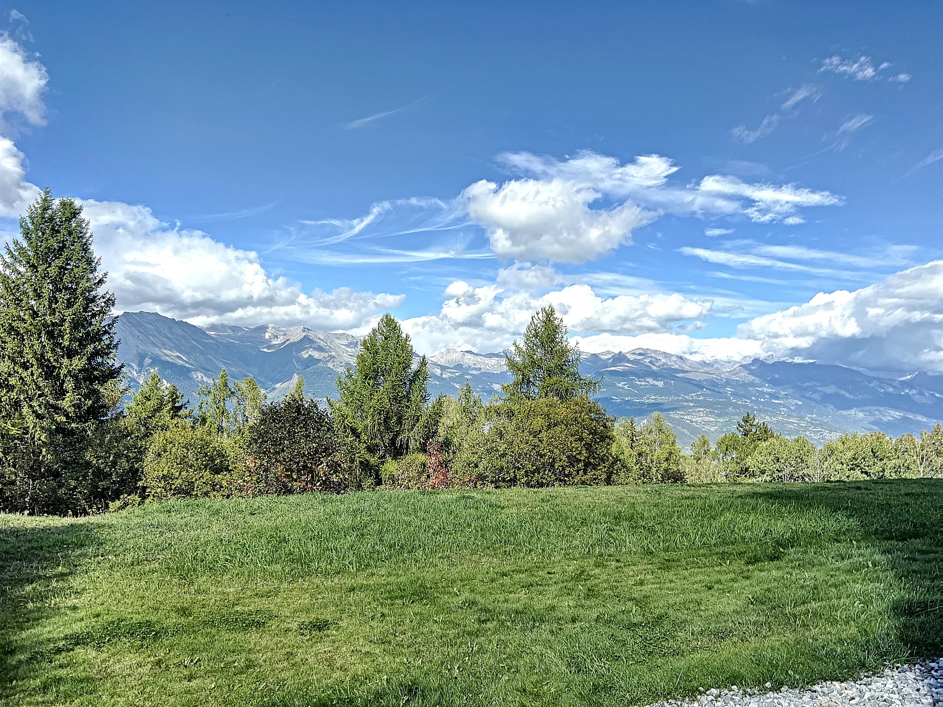 Domaine exceptionnel et exclusif entièrement rénové au coeur des Alpes Valaisannes
