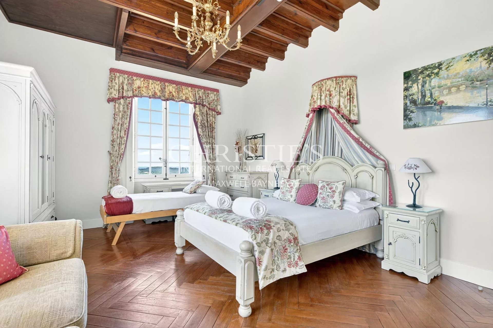 38 Bedroom Chateau's Image 55