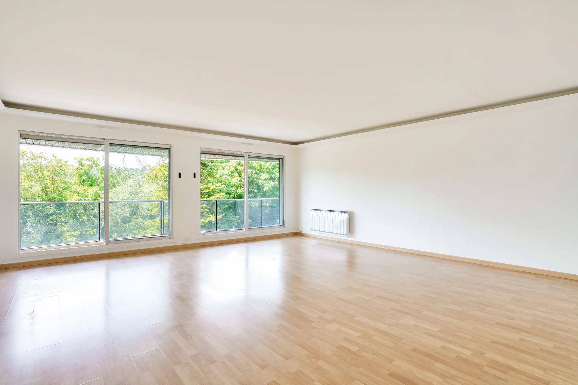 Le Pecq - CANADA - Near train station