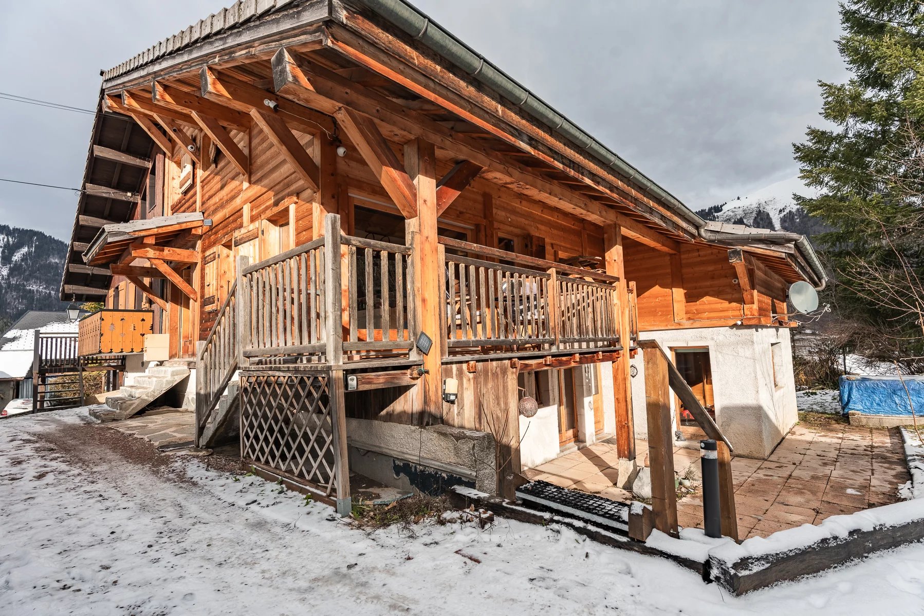 Photo of MORZINE - Large 8 bedroom chalet in Morzine